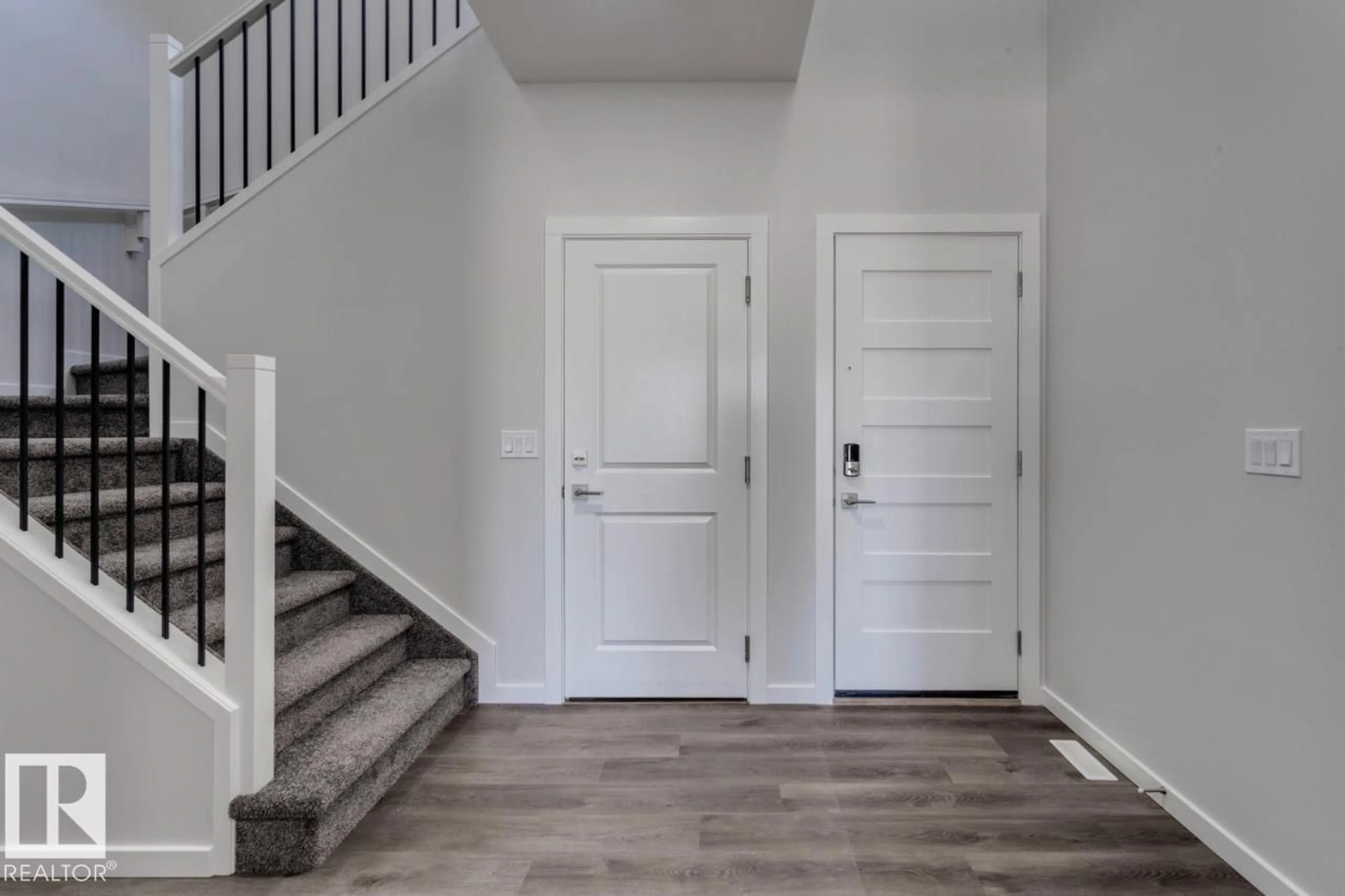 Indoor entryway for 14 CHARTRES CL, St. Albert Alberta T8N6A9