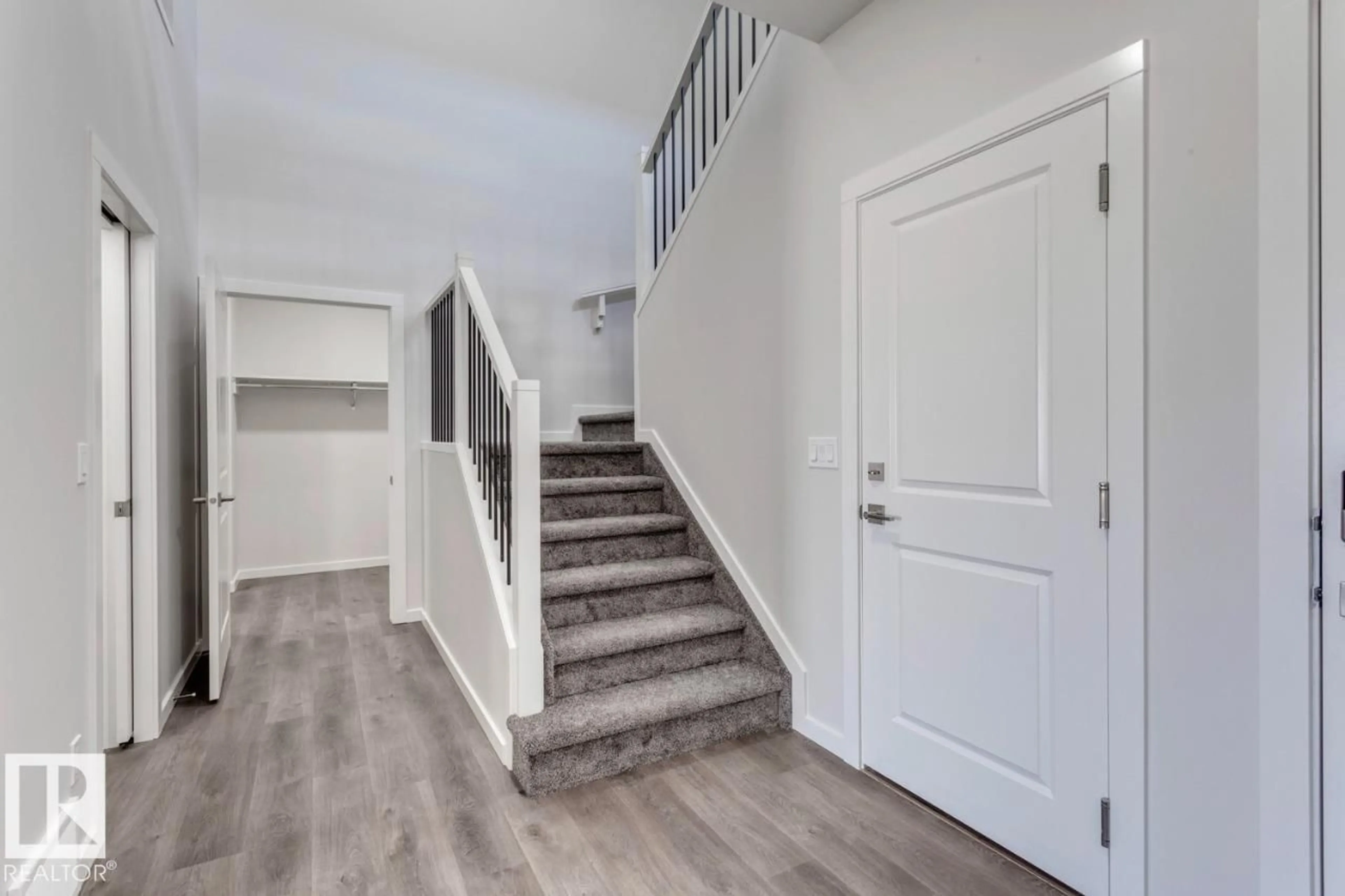 Indoor entryway for 14 CHARTRES CL, St. Albert Alberta T8N6A9