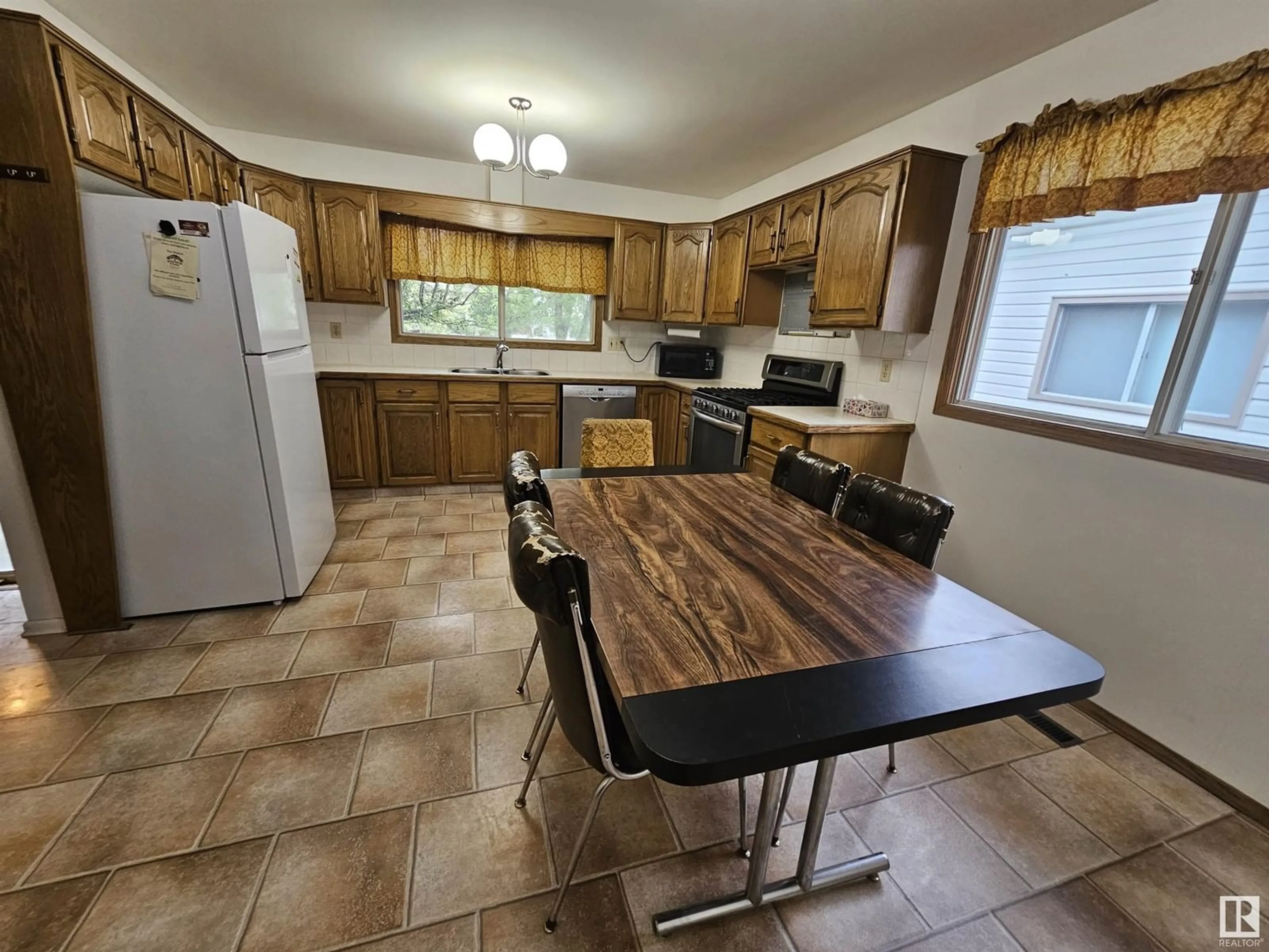 Standard kitchen, unknown for 13807 74 ST, Edmonton Alberta T5C0X8