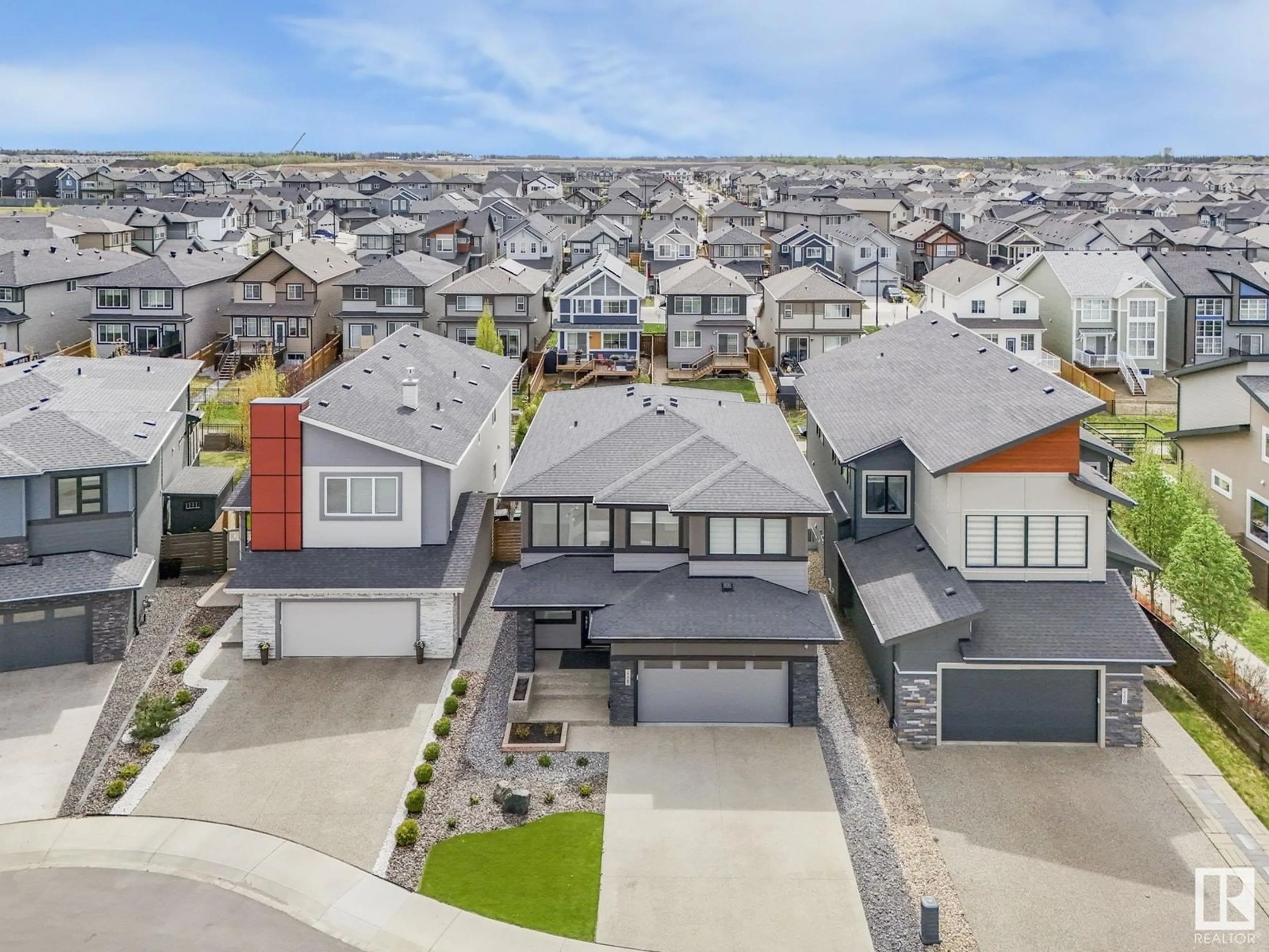 A pic from outside/outdoor area/front of a property/back of a property/a pic from drone, street for 2227 KELLY CR, Edmonton Alberta T6W3R8