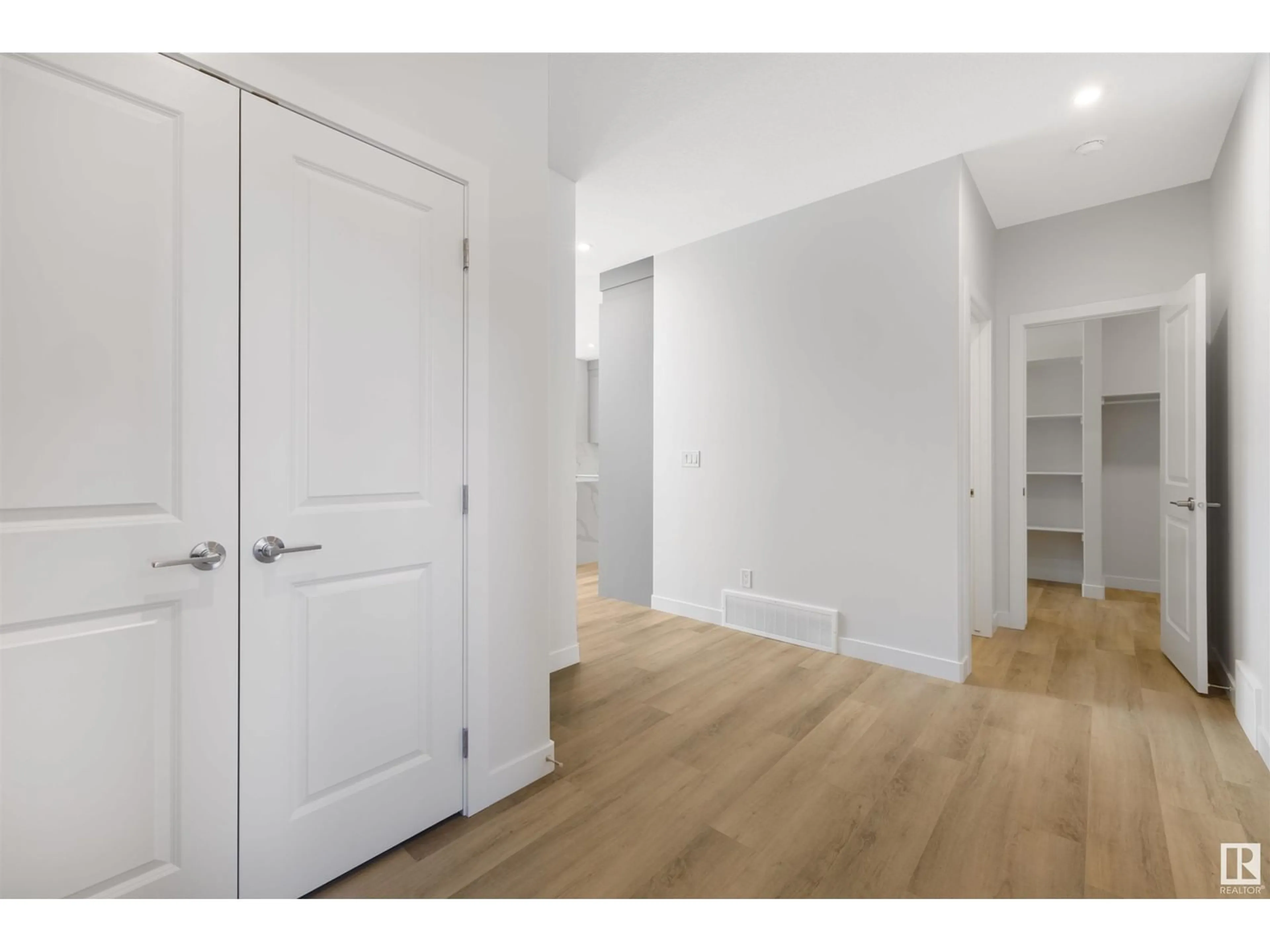 Unknown for 5431 KOOTOOK RD, Edmonton Alberta T6W4Z7