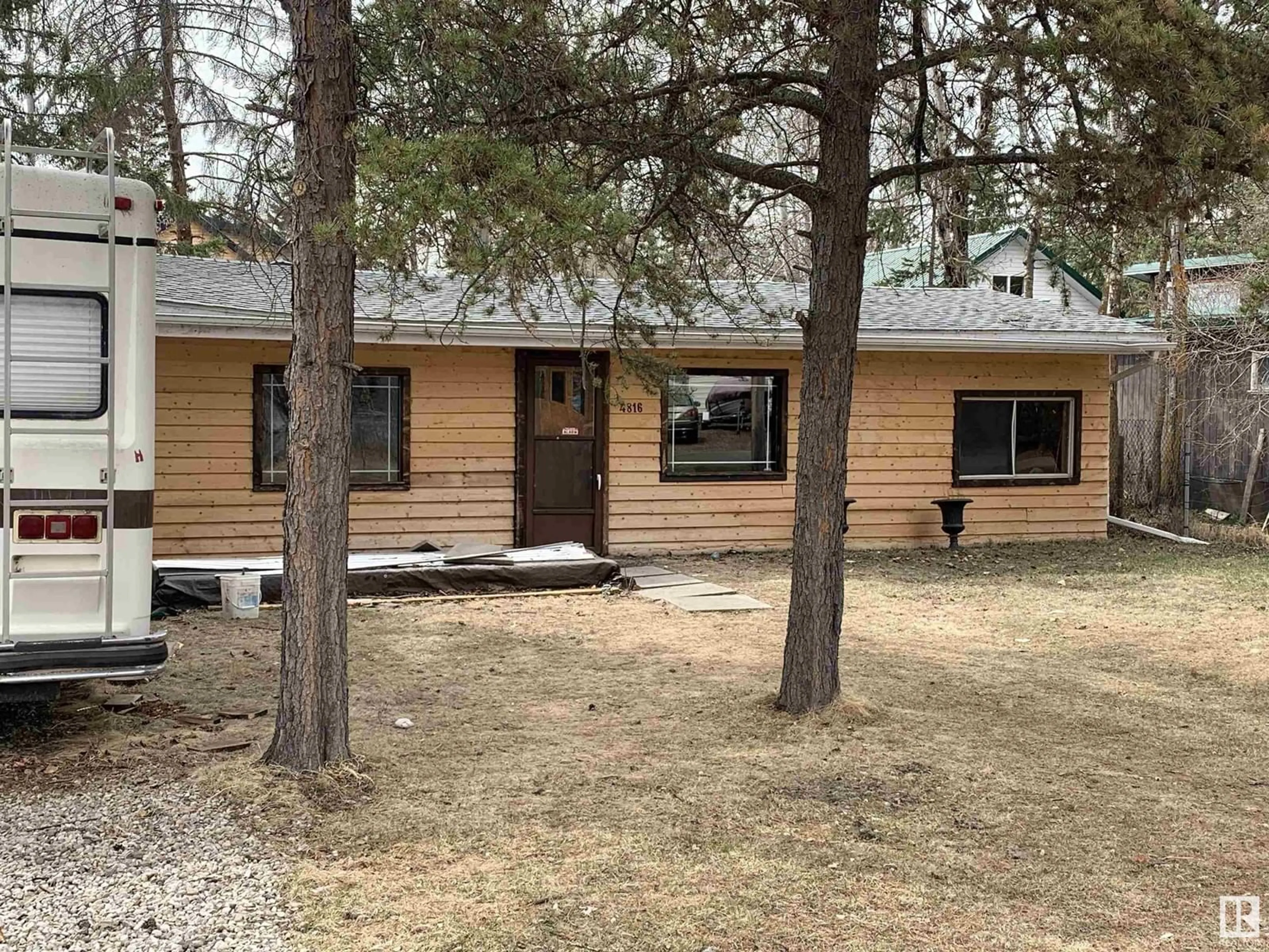Home with vinyl exterior material, unknown for 4816 59 ST, Rural Lac Ste. Anne County Alberta T0E0A0