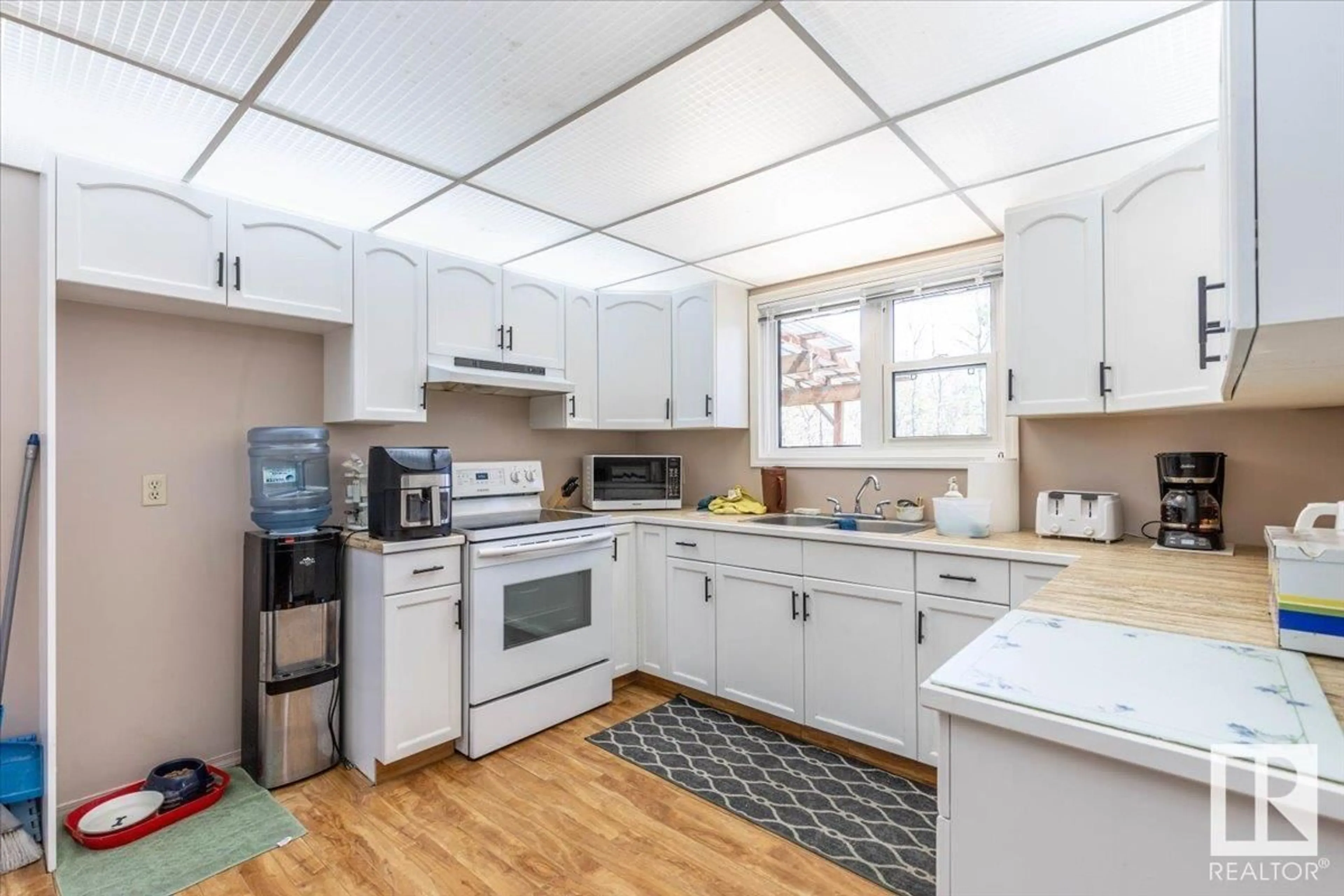 Standard kitchen, unknown for 475047 RGE ROAD 264, Rural Wetaskiwin County Alberta T0C1Z0