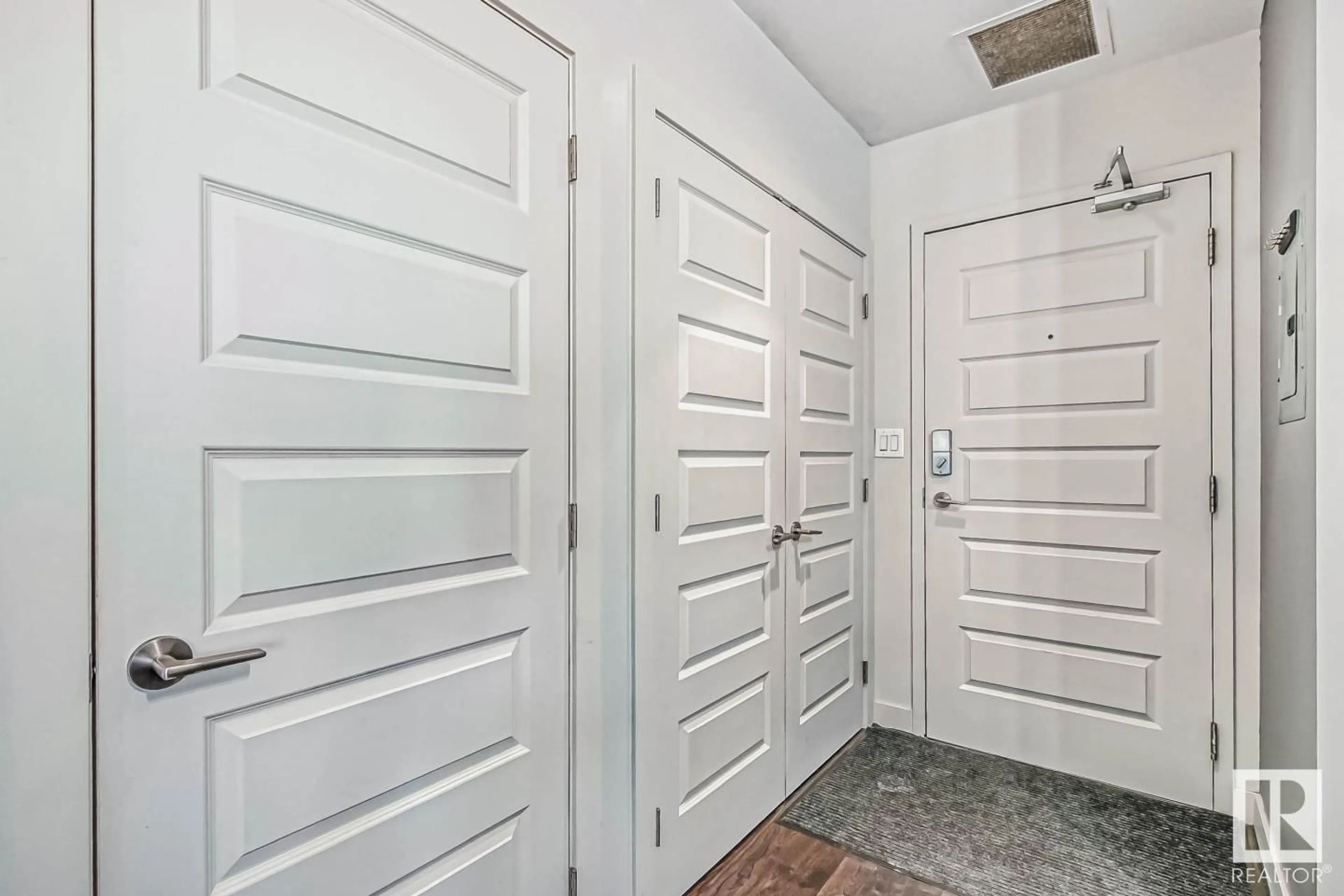 Indoor entryway for #803 - 10388 105 ST, Edmonton Alberta T5J0C2
