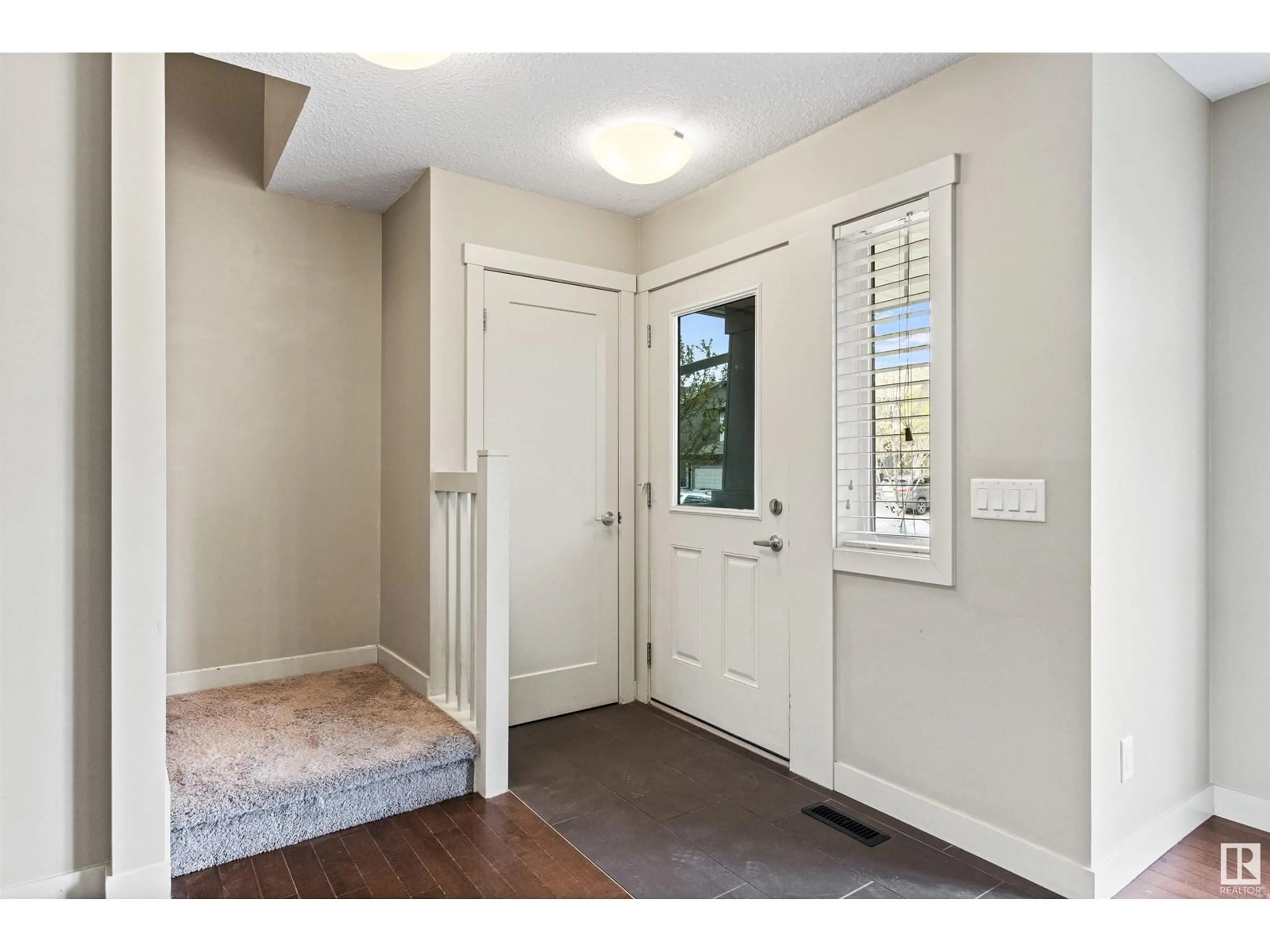 Indoor entryway for SW - 709 177 ST, Edmonton Alberta T6W2L7