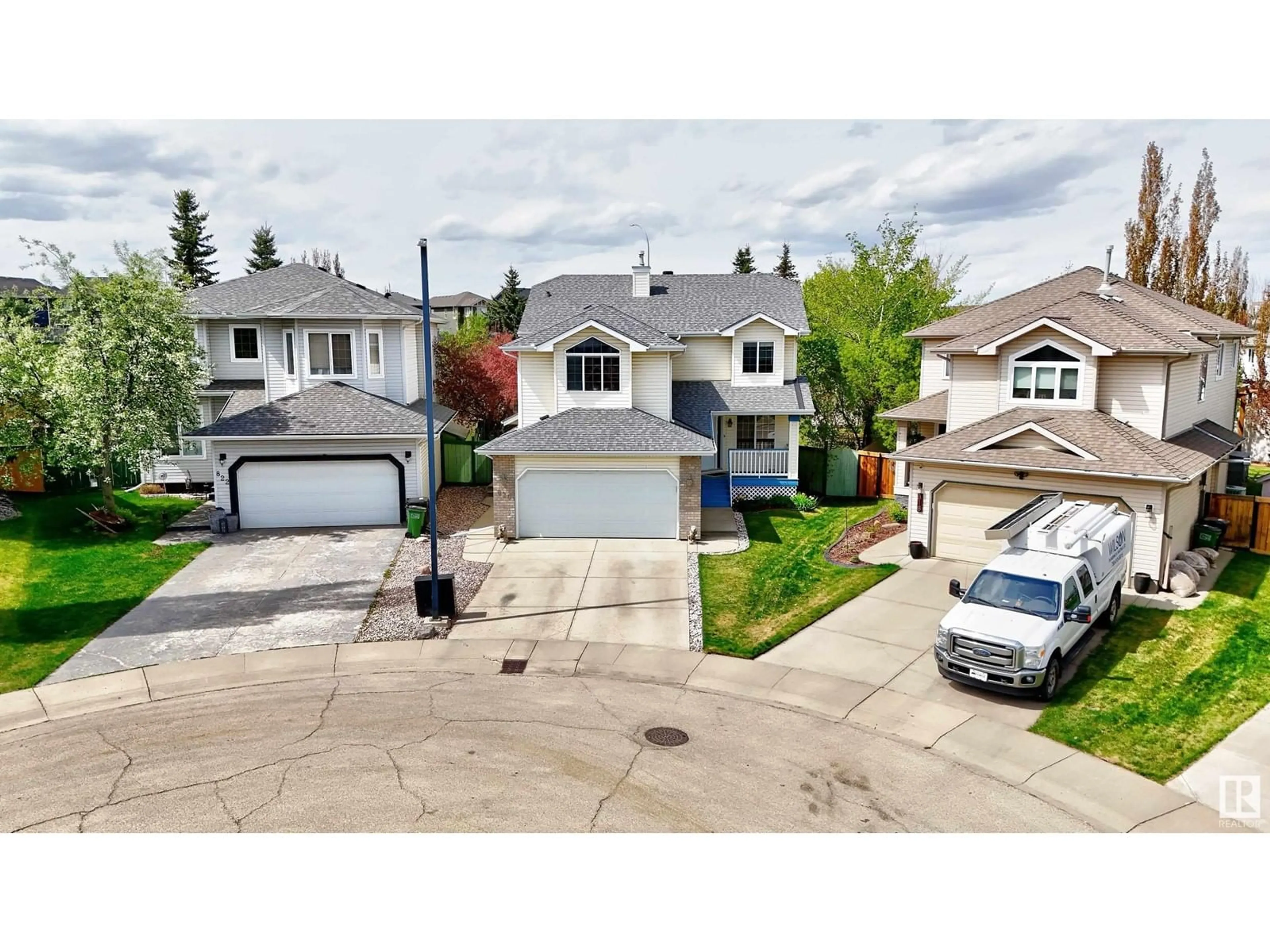 A pic from outside/outdoor area/front of a property/back of a property/a pic from drone, street for 820 BRECKENRIDGE BAY BA, Edmonton Alberta T5T6J8