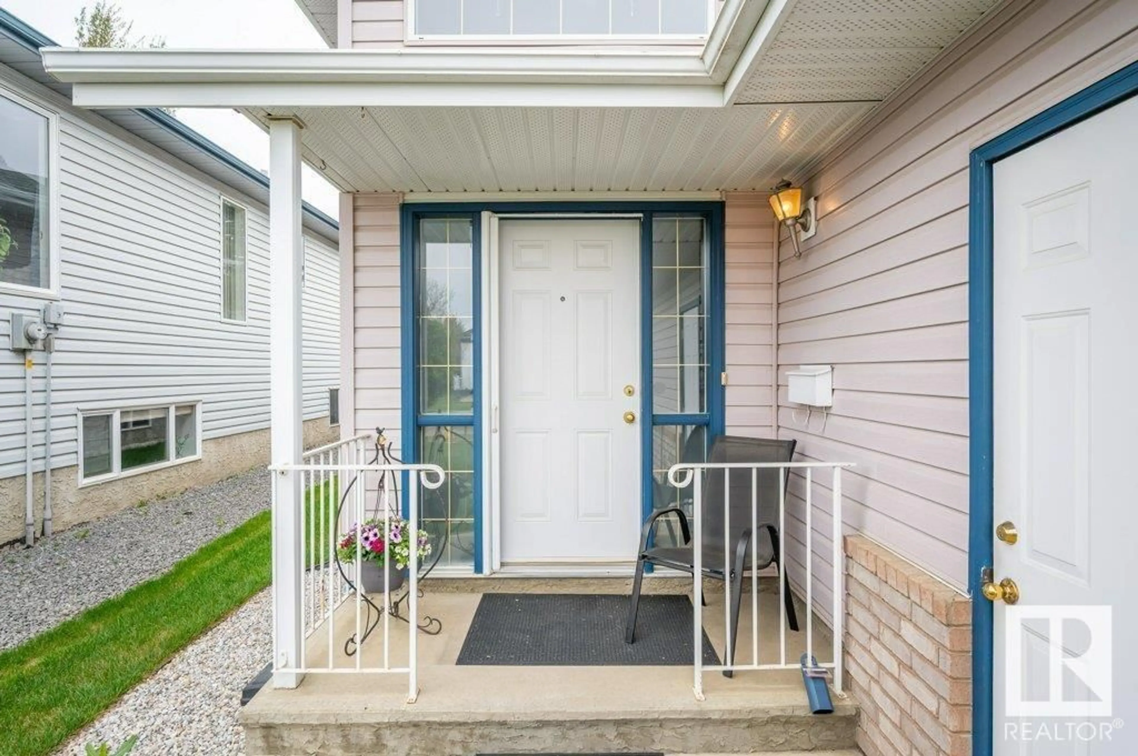 Indoor entryway for 55 DUROCHER ST, St. Albert Alberta T8N6M1