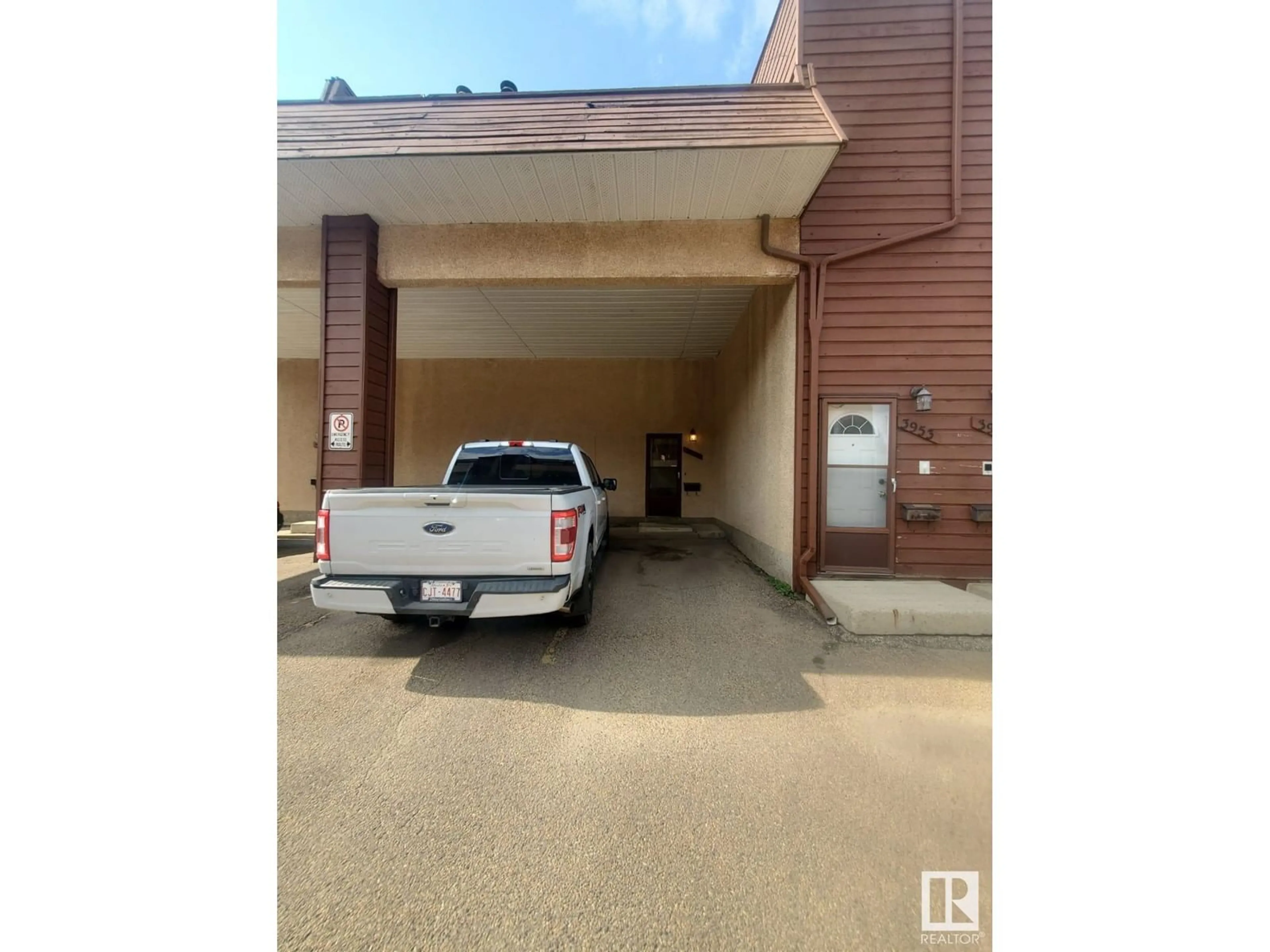 Parking for 3955 62 ST, Edmonton Alberta T6L3A2
