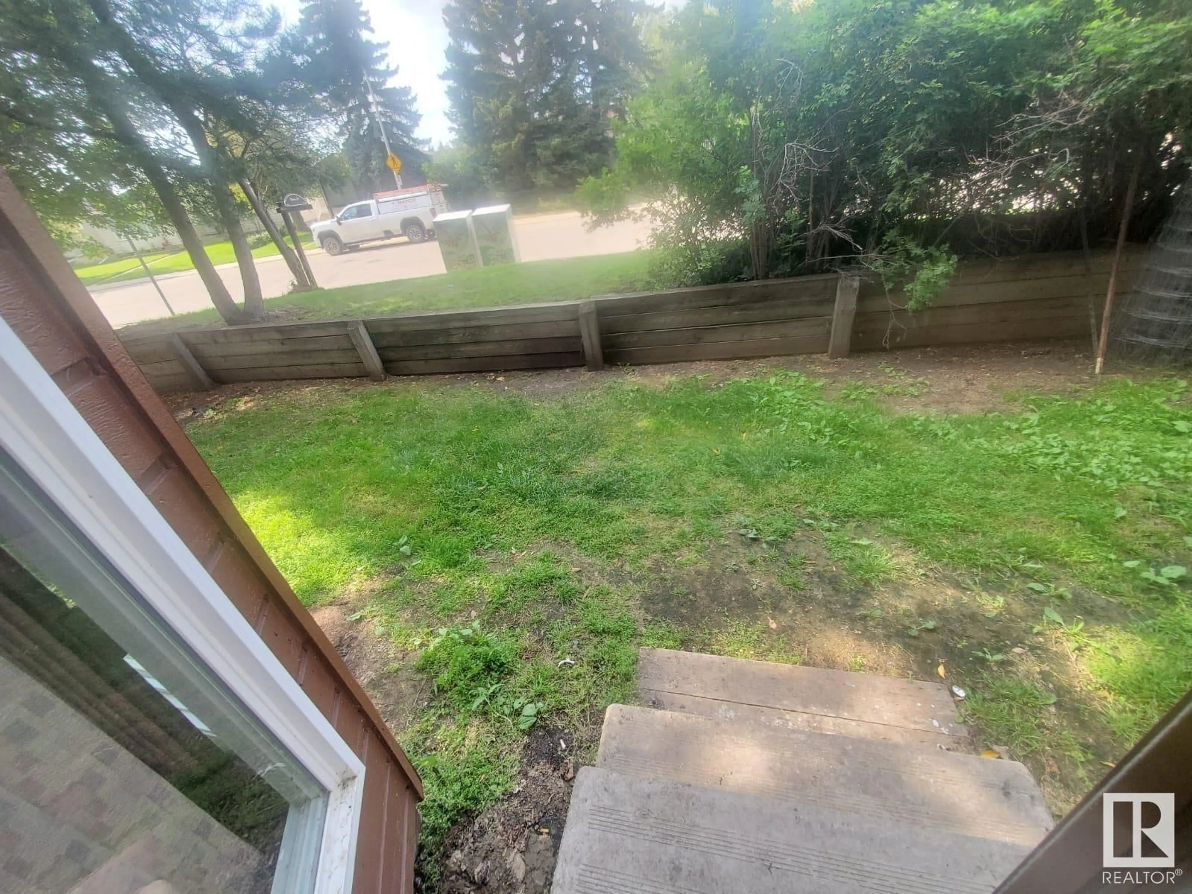 A pic from outside/outdoor area/front of a property/back of a property/a pic from drone, unknown for 3955 62 ST, Edmonton Alberta T6L3A2
