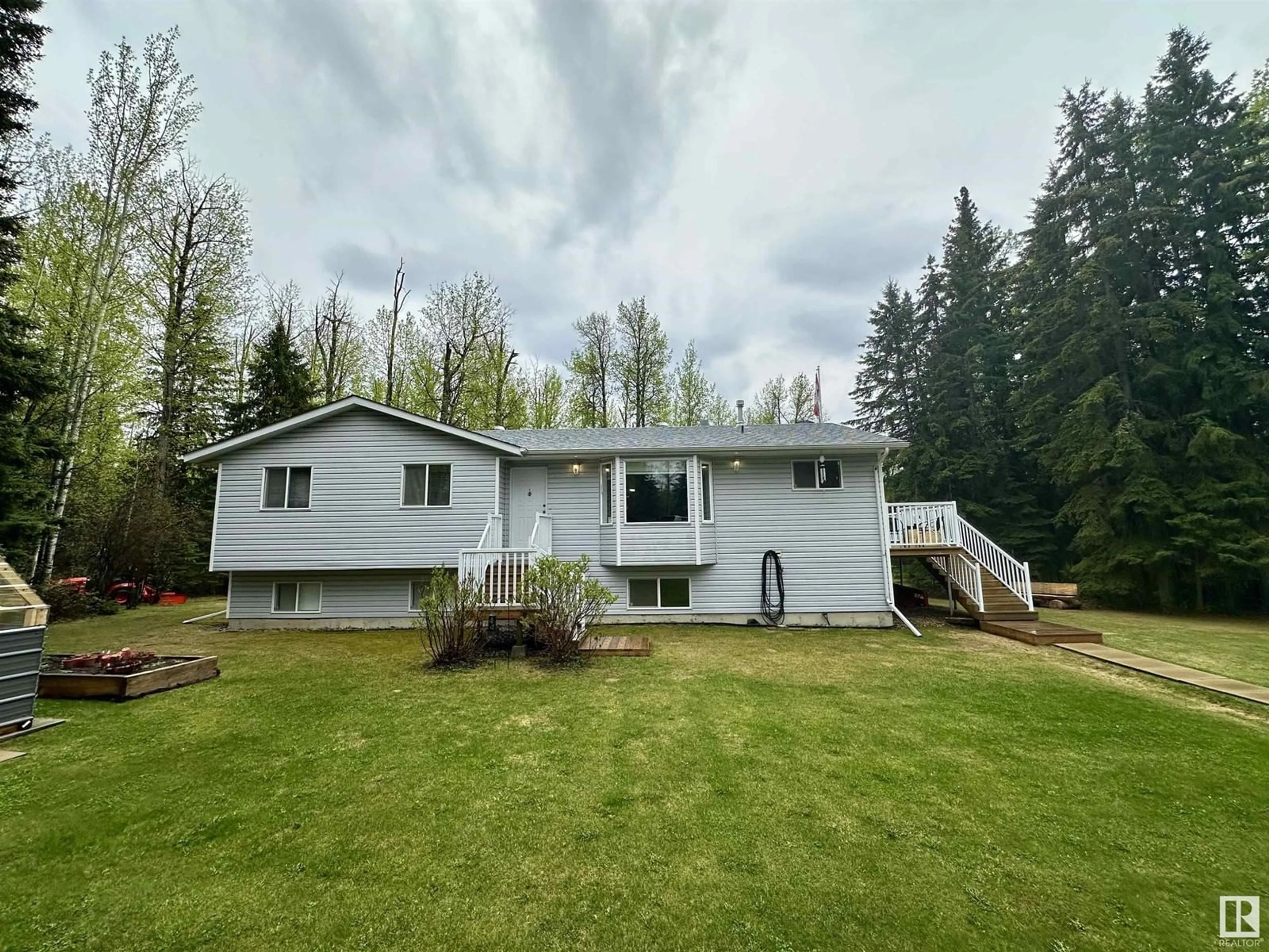 A pic from outside/outdoor area/front of a property/back of a property/a pic from drone, unknown for 4713 50 AVE, Violet Grove Alberta T7A2A1