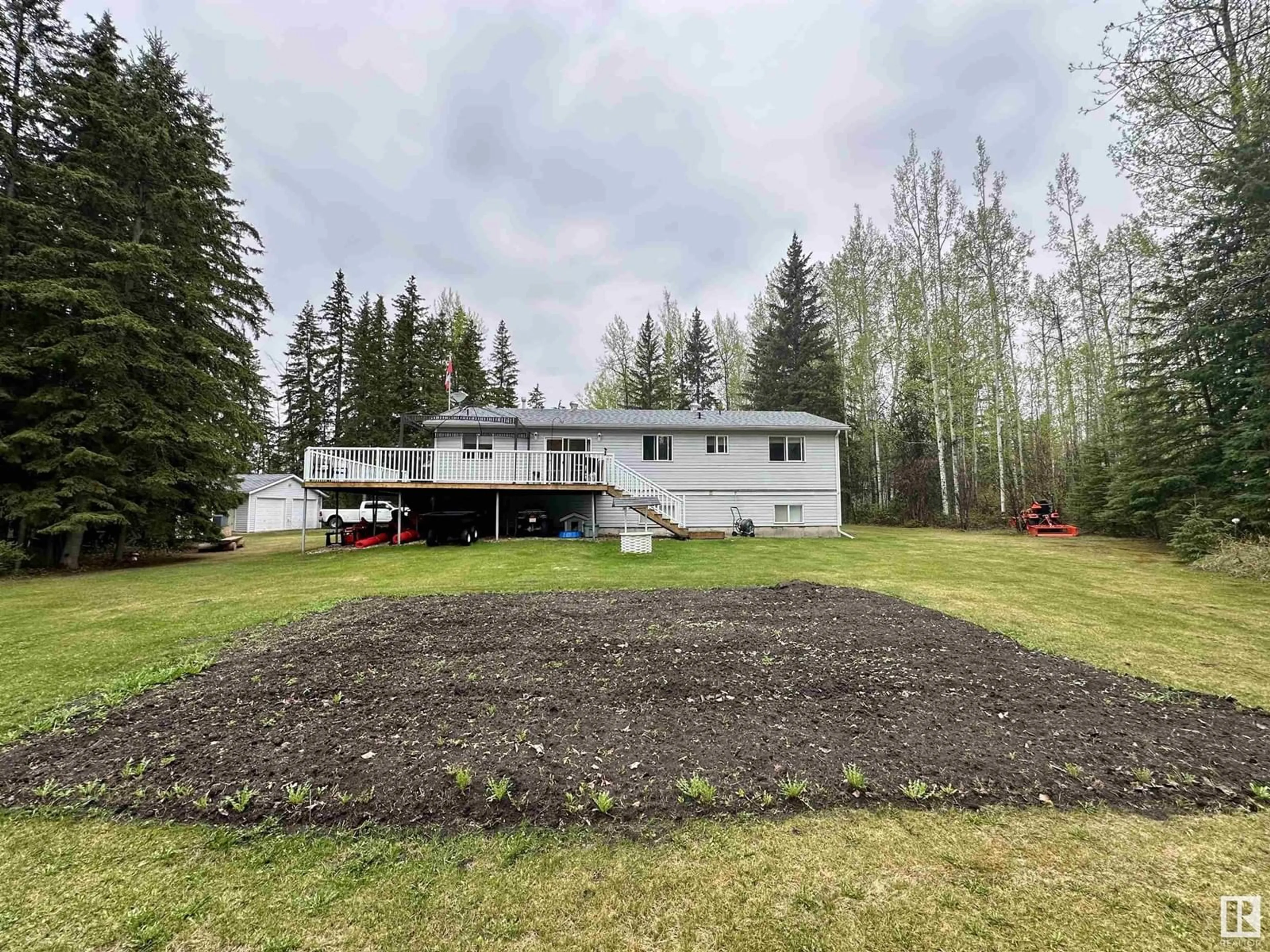 A pic from outside/outdoor area/front of a property/back of a property/a pic from drone, unknown for 4713 50 AVE, Violet Grove Alberta T7A2A1