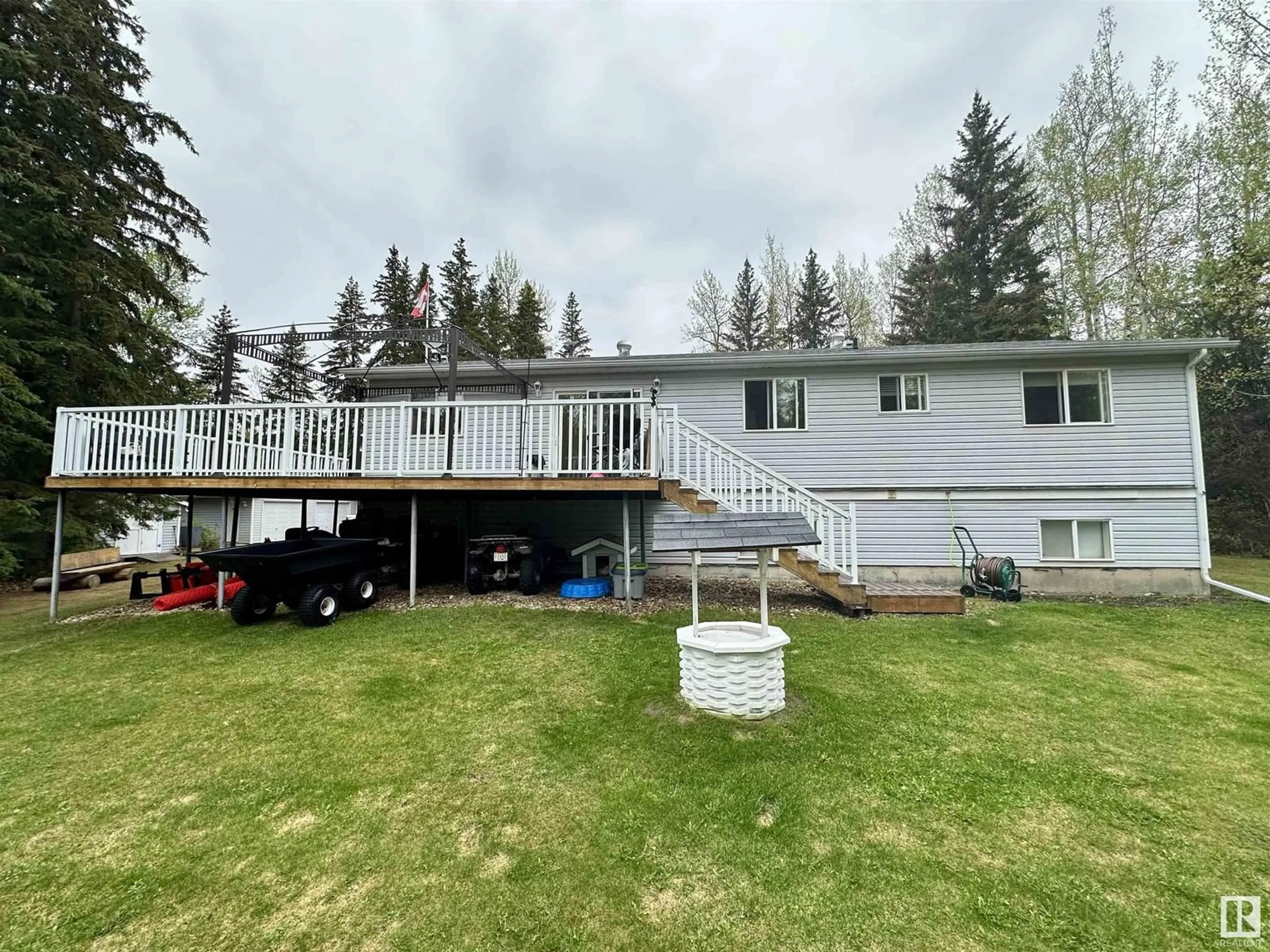 A pic from outside/outdoor area/front of a property/back of a property/a pic from drone, unknown for 4713 50 AVE, Violet Grove Alberta T7A2A1