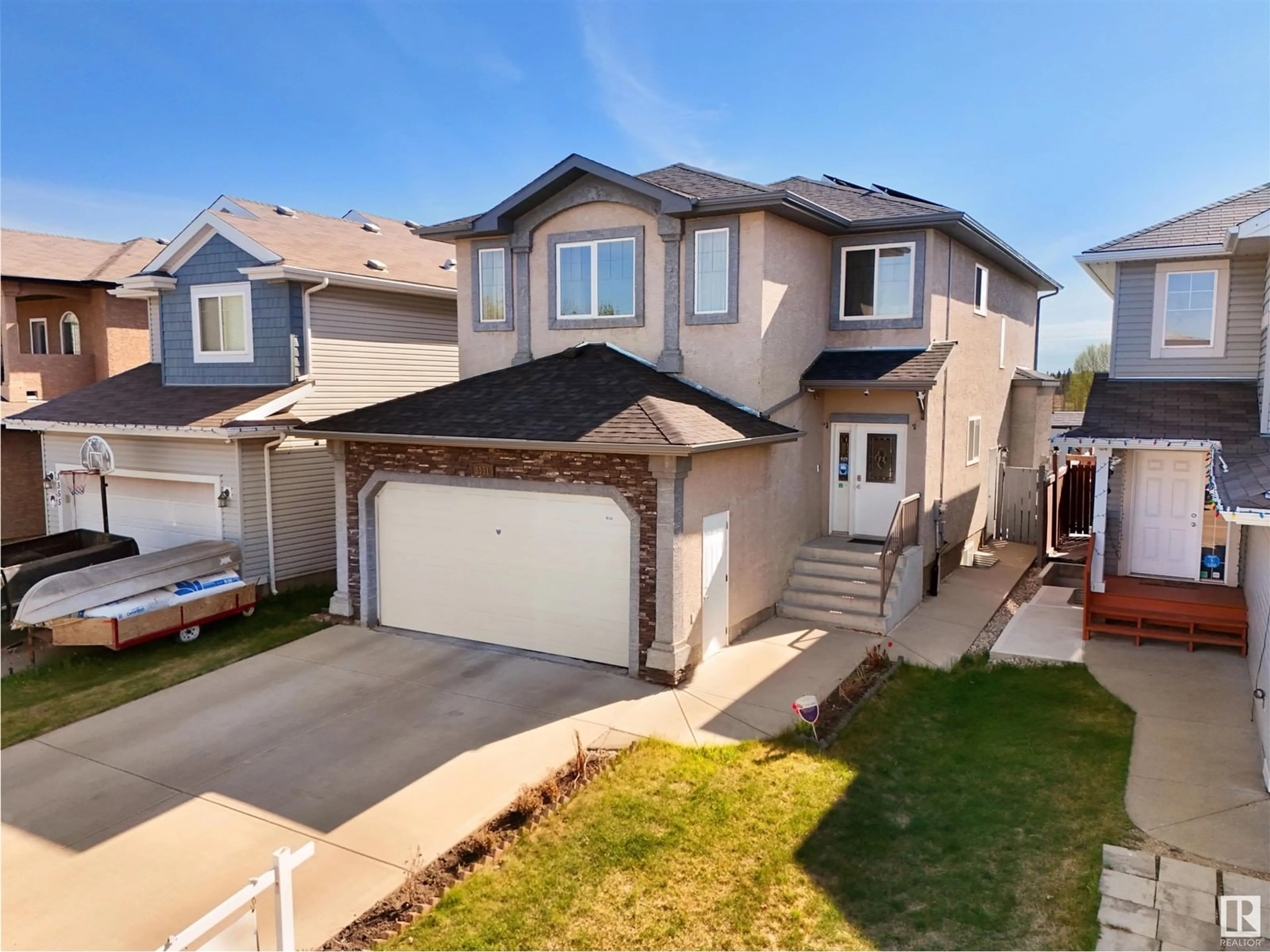 A pic from outside/outdoor area/front of a property/back of a property/a pic from drone, street for 3351 18 ST, Edmonton Alberta T6T0H4