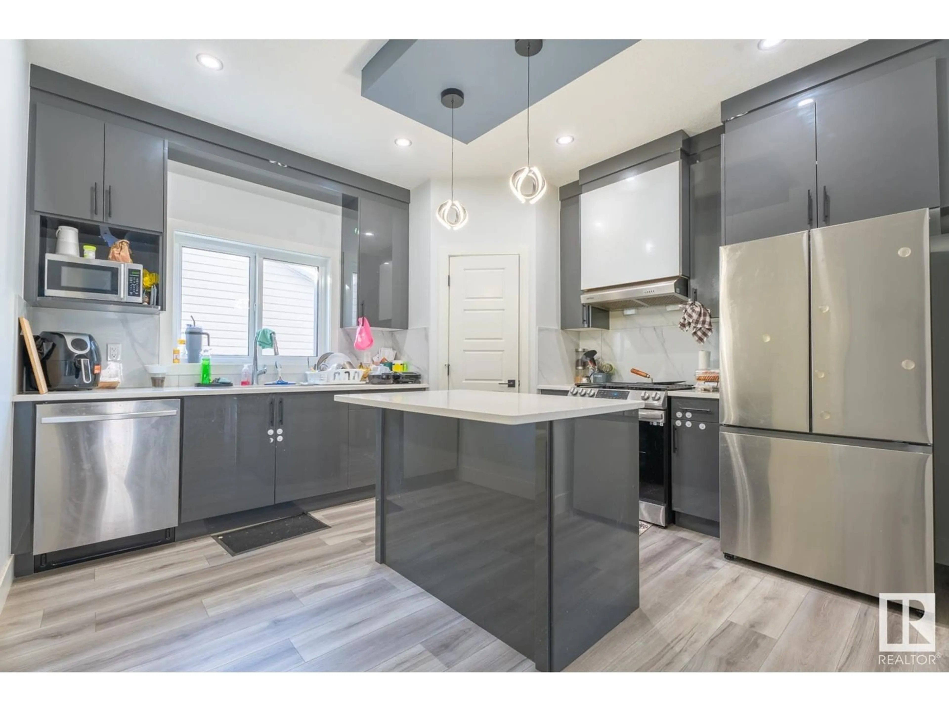 Contemporary kitchen, unknown for 4409 37 ST, Beaumont Alberta T4X2X1