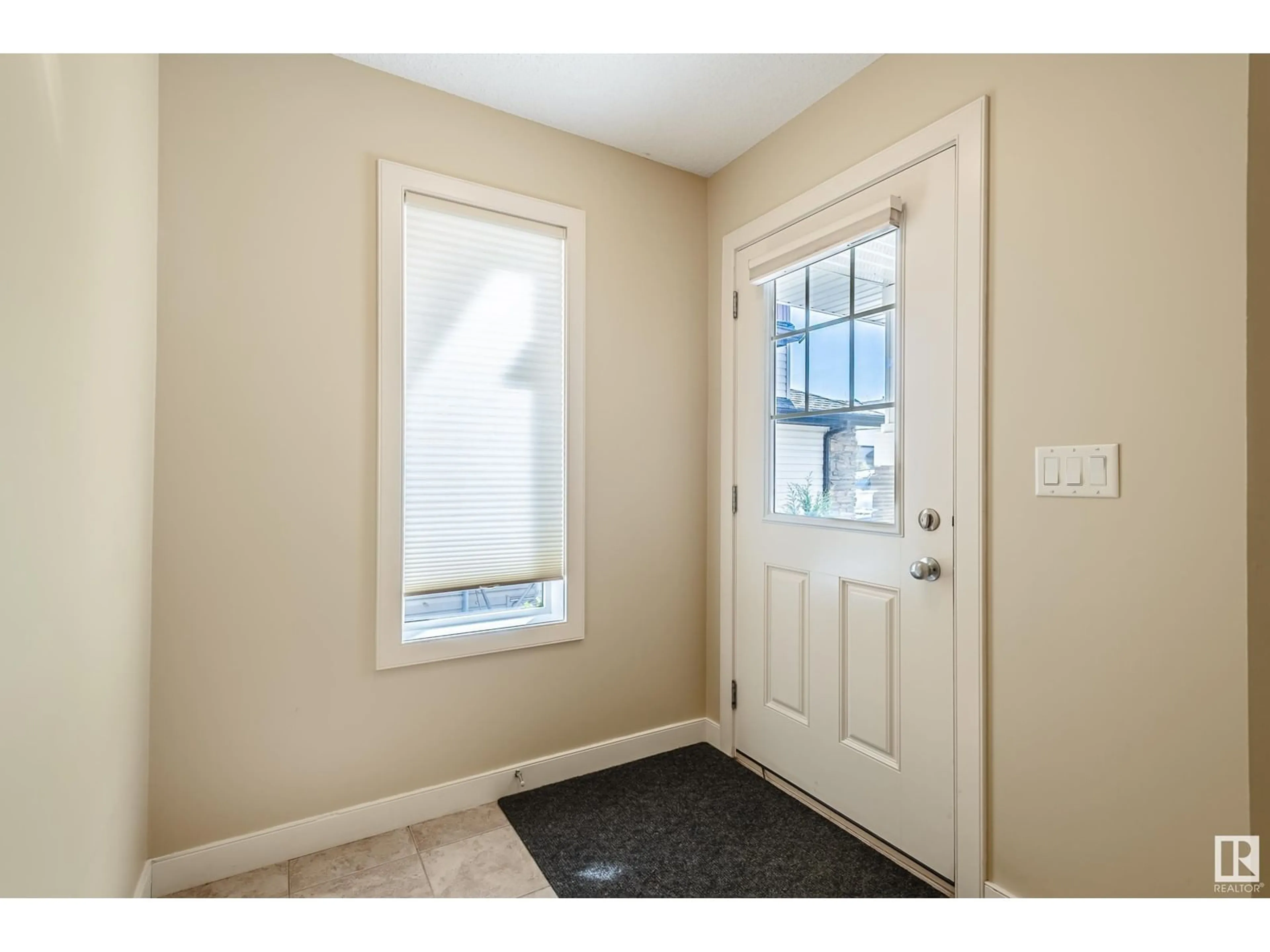Indoor entryway for SW - 1684 CUNNINGHAM WY, Edmonton Alberta T6W0W5