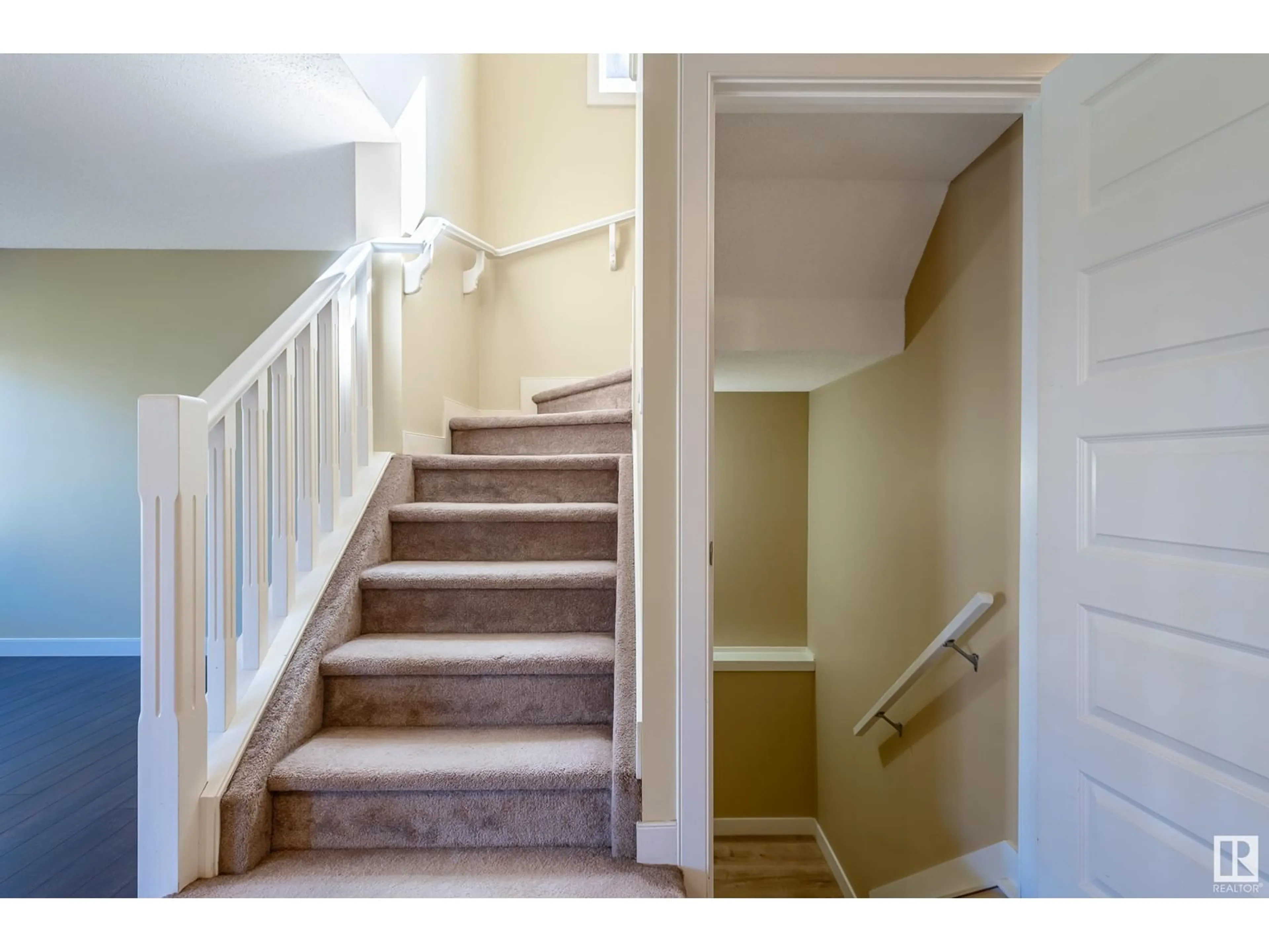 Stairs for SW - 1684 CUNNINGHAM WY, Edmonton Alberta T6W0W5