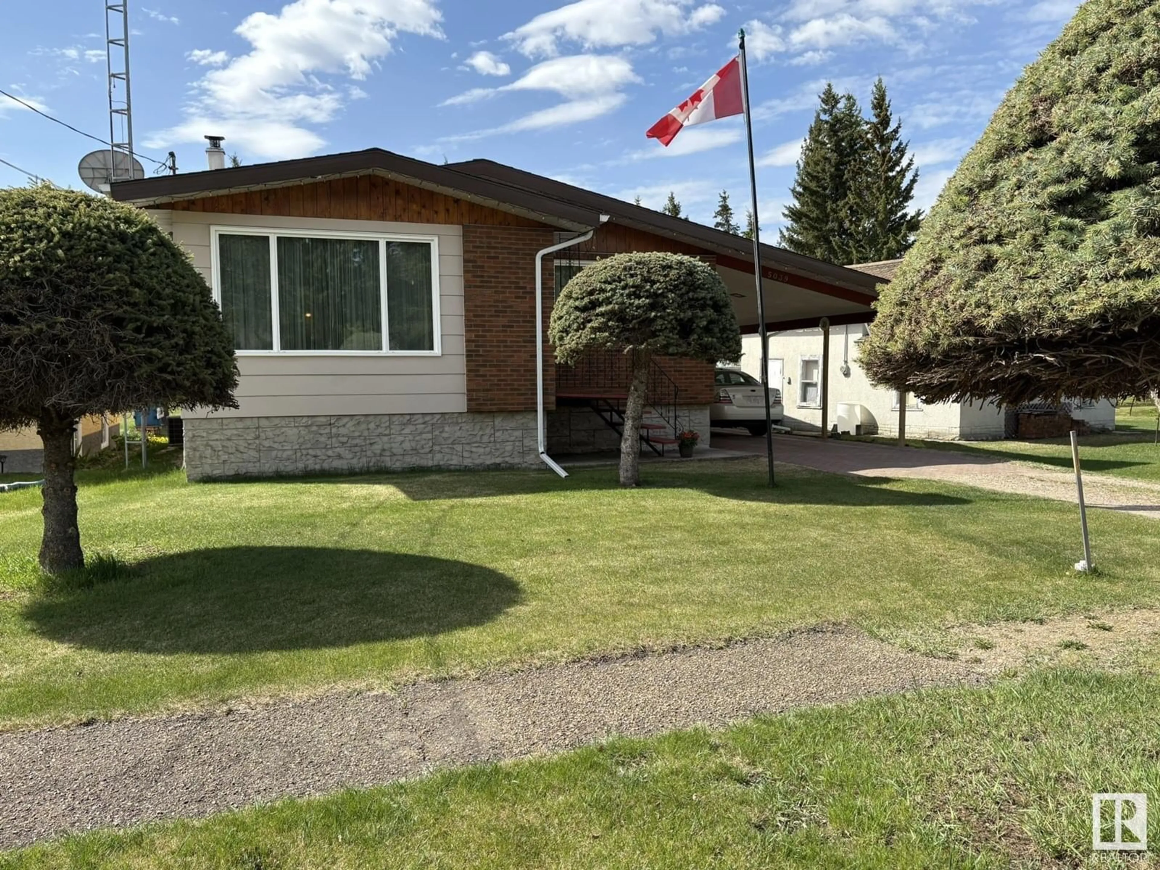 Home with vinyl exterior material, street for 5039 49 AV, Vilna Alberta T0A3L0