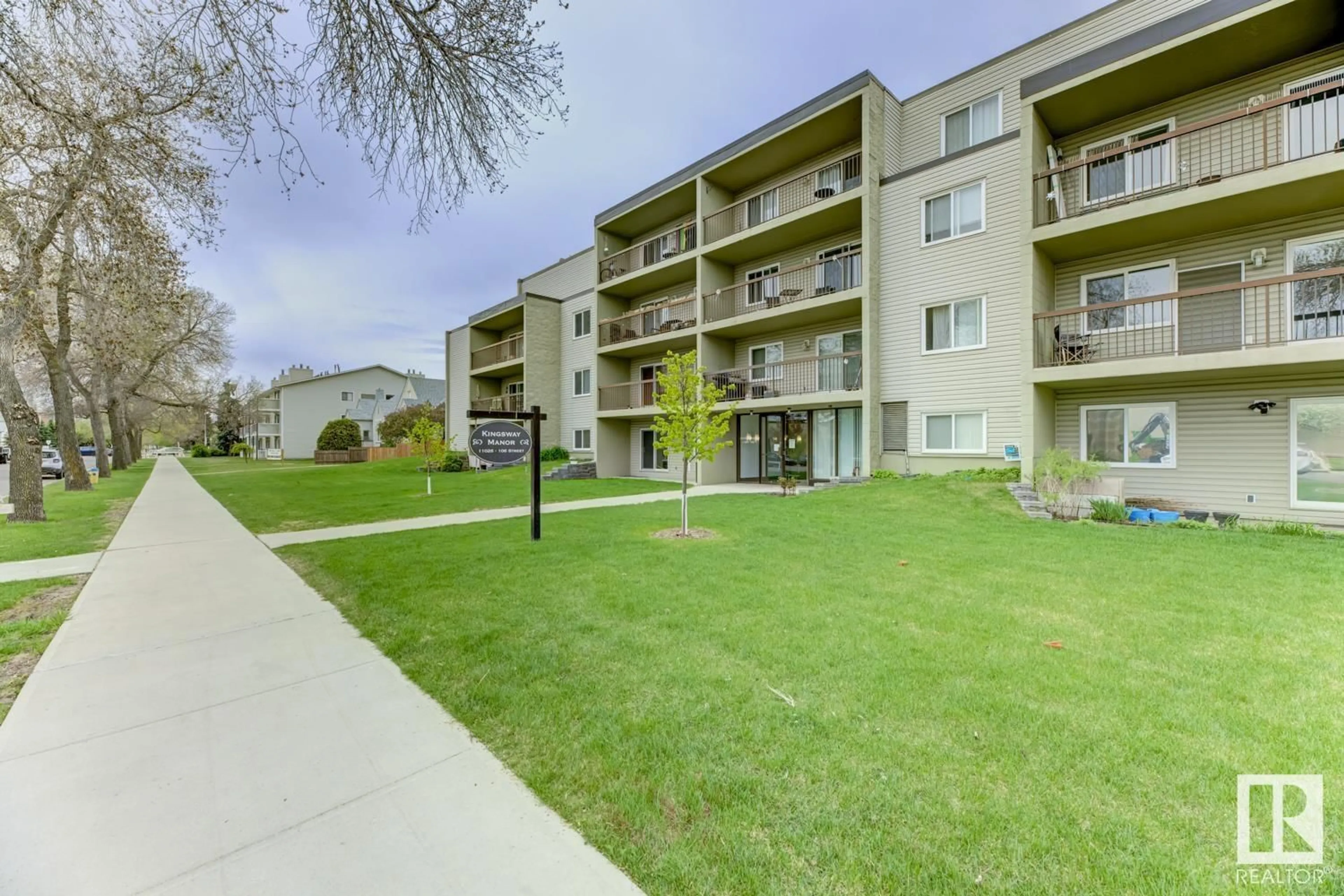 Patio, unknown for #404 - 11026 106 ST, Edmonton Alberta T5H2Y4