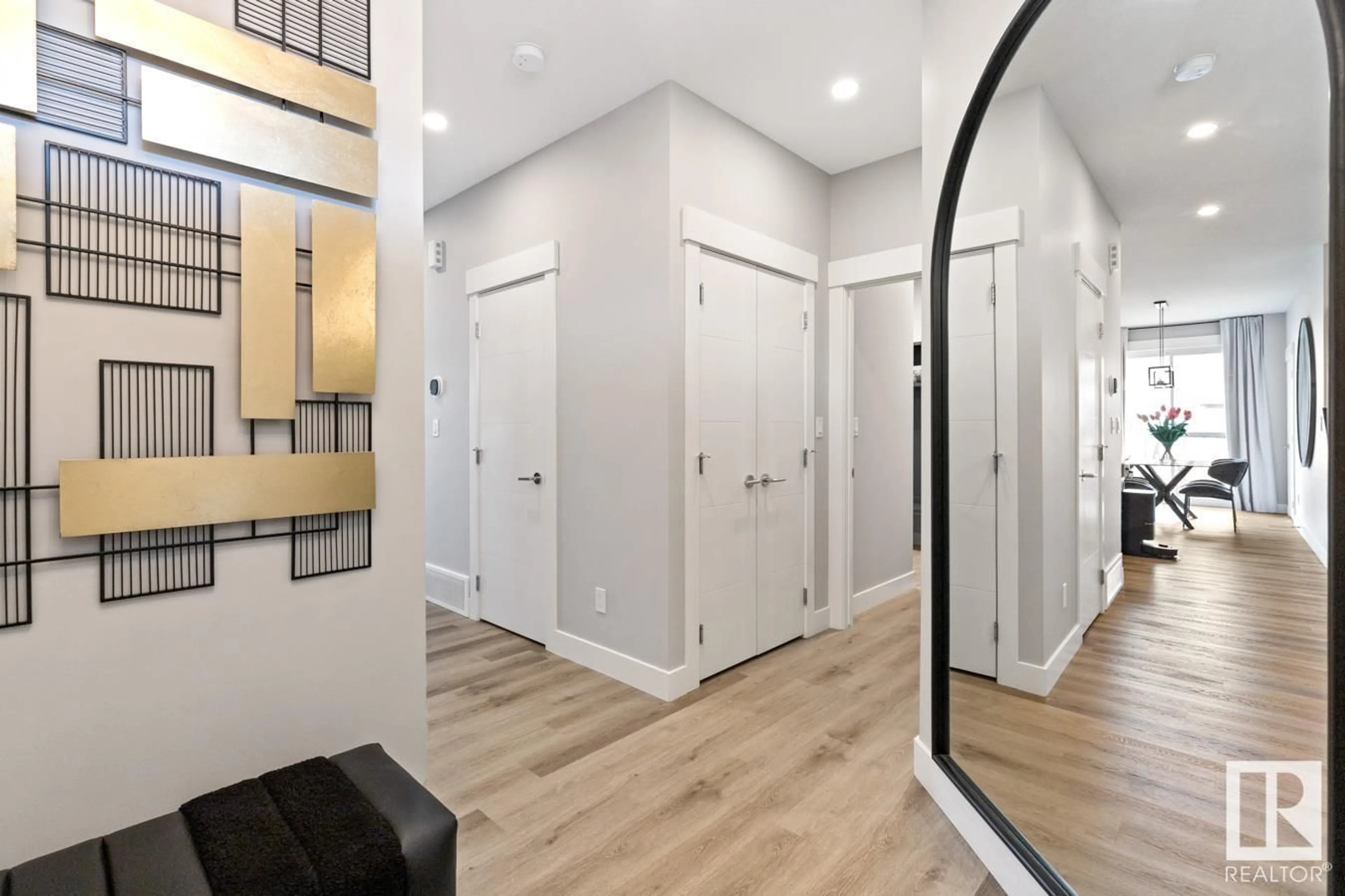 Indoor entryway for 22810 95A AV, Edmonton Alberta T5T7H5