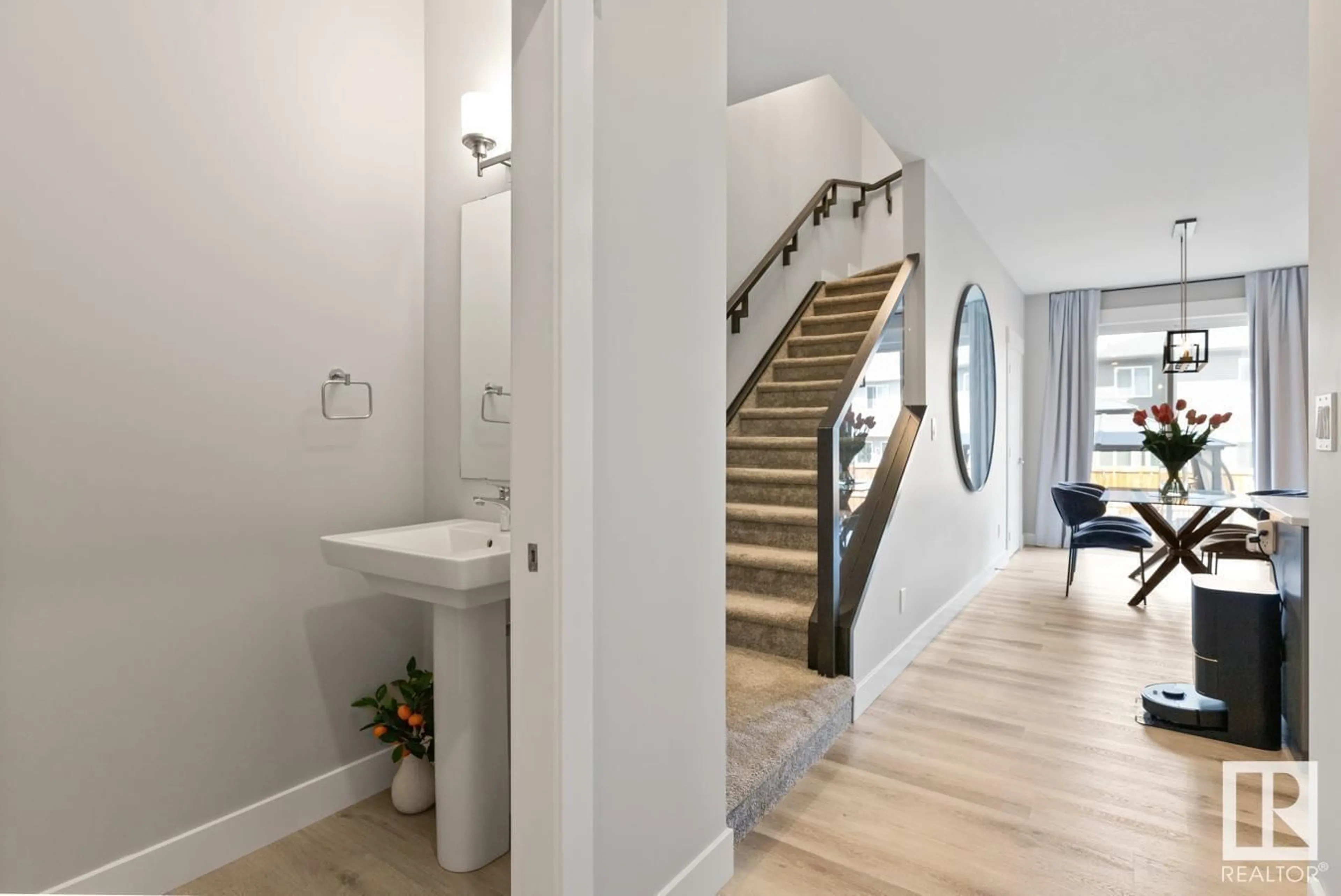 Indoor entryway for 22810 95A AV, Edmonton Alberta T5T7H5
