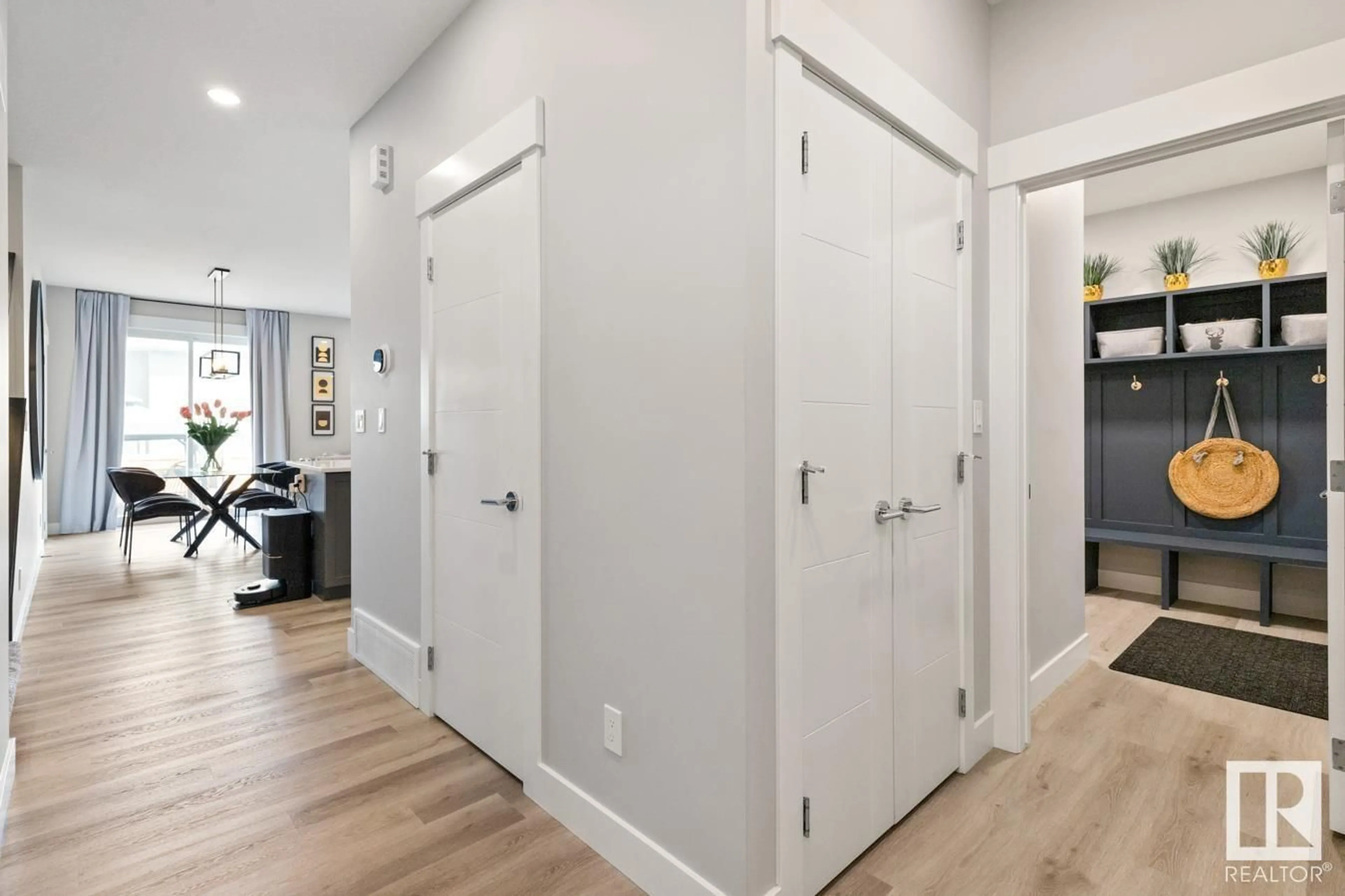 Indoor entryway for 22810 95A AV, Edmonton Alberta T5T7H5