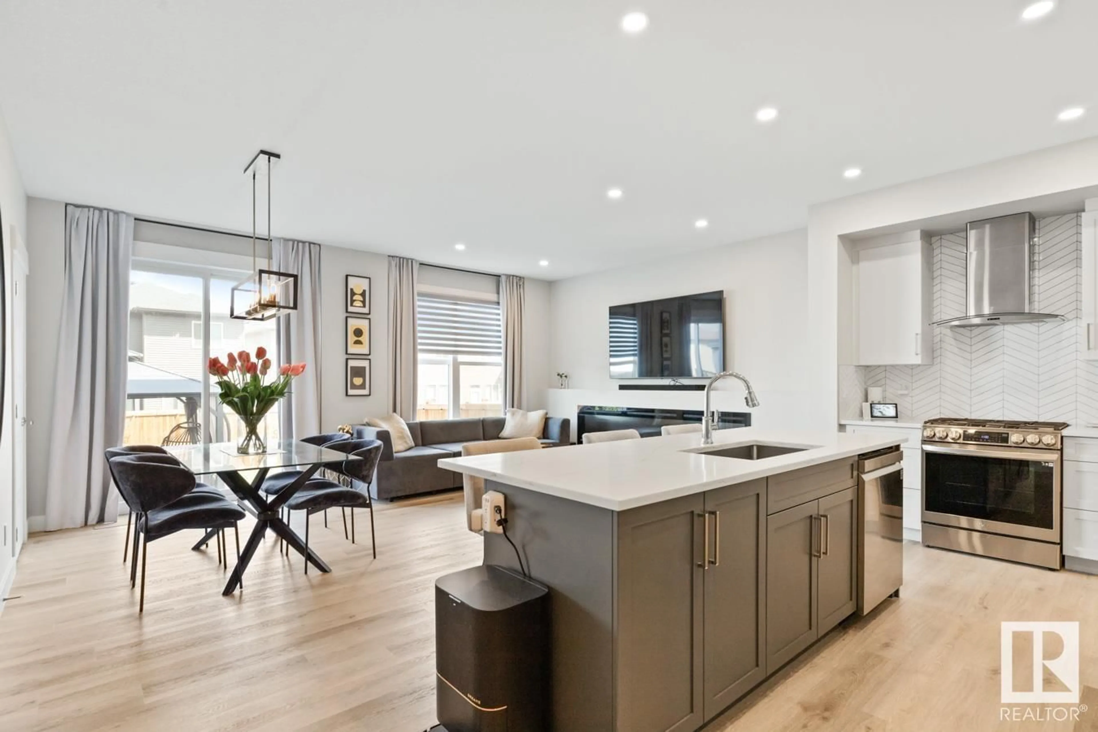 Open concept kitchen, unknown for 22810 95A AV, Edmonton Alberta T5T7H5