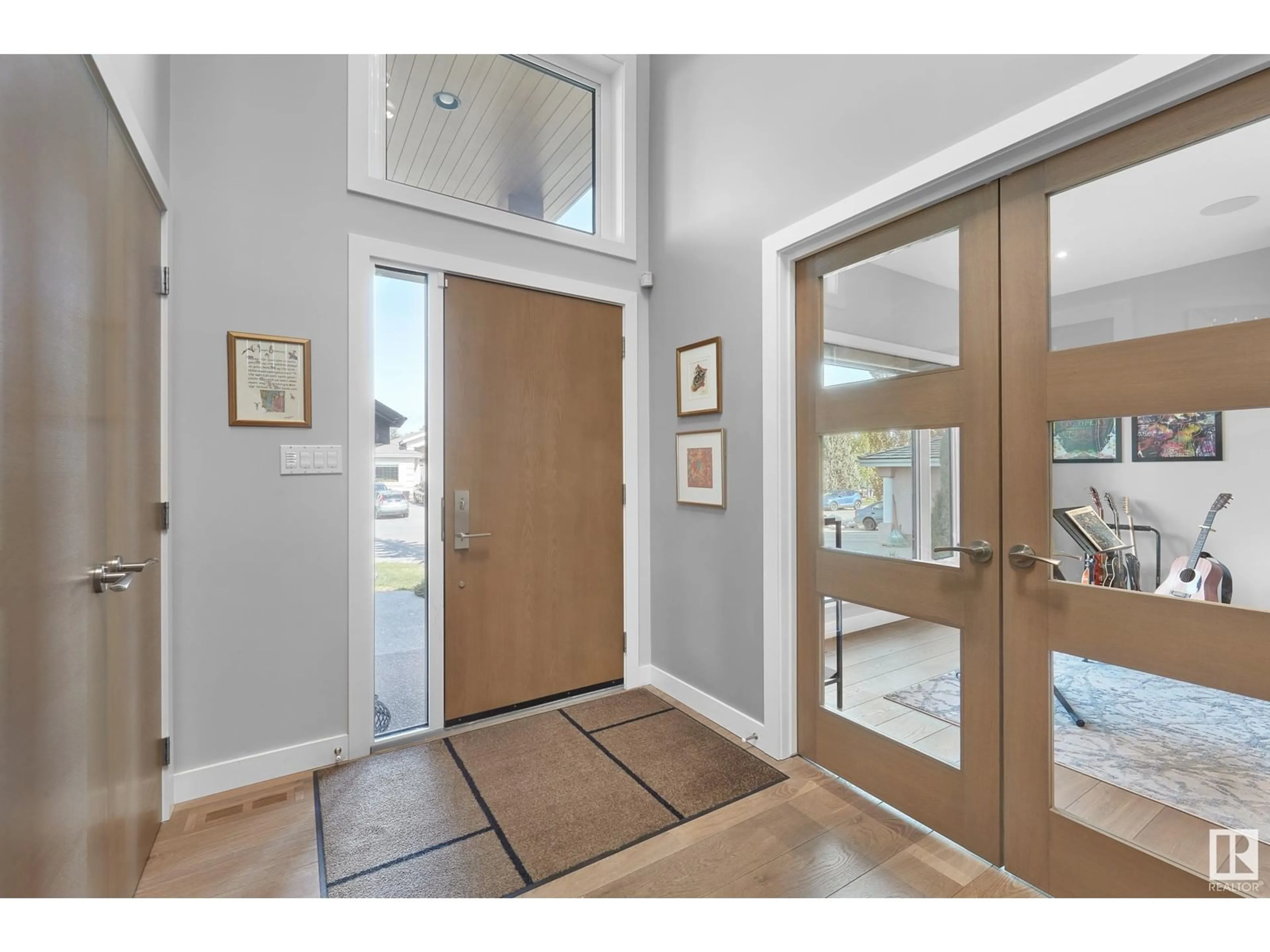 Indoor entryway for 948 HEACOCK RD, Edmonton Alberta T6R2M1