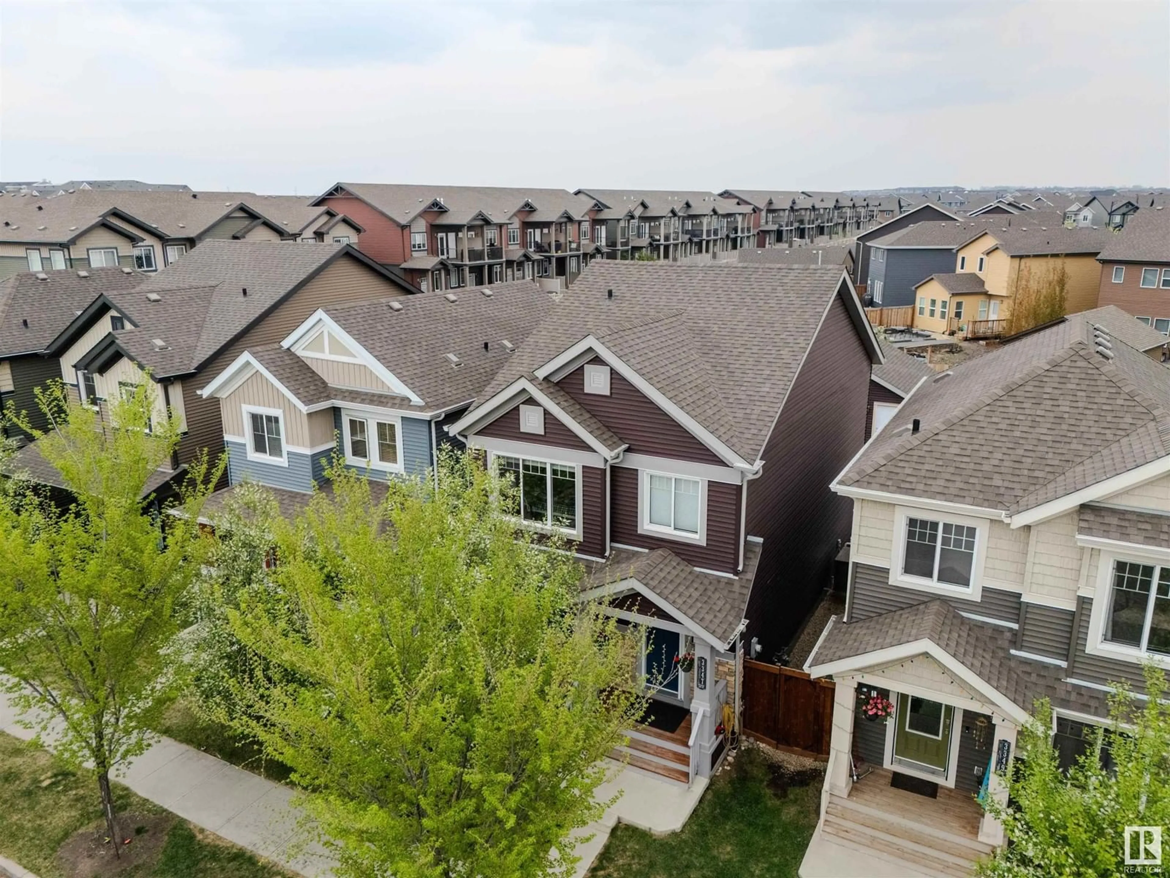 A pic from outside/outdoor area/front of a property/back of a property/a pic from drone, unknown for SW - 3347 ORCHARDS LINK LI, Edmonton Alberta T6X2B4
