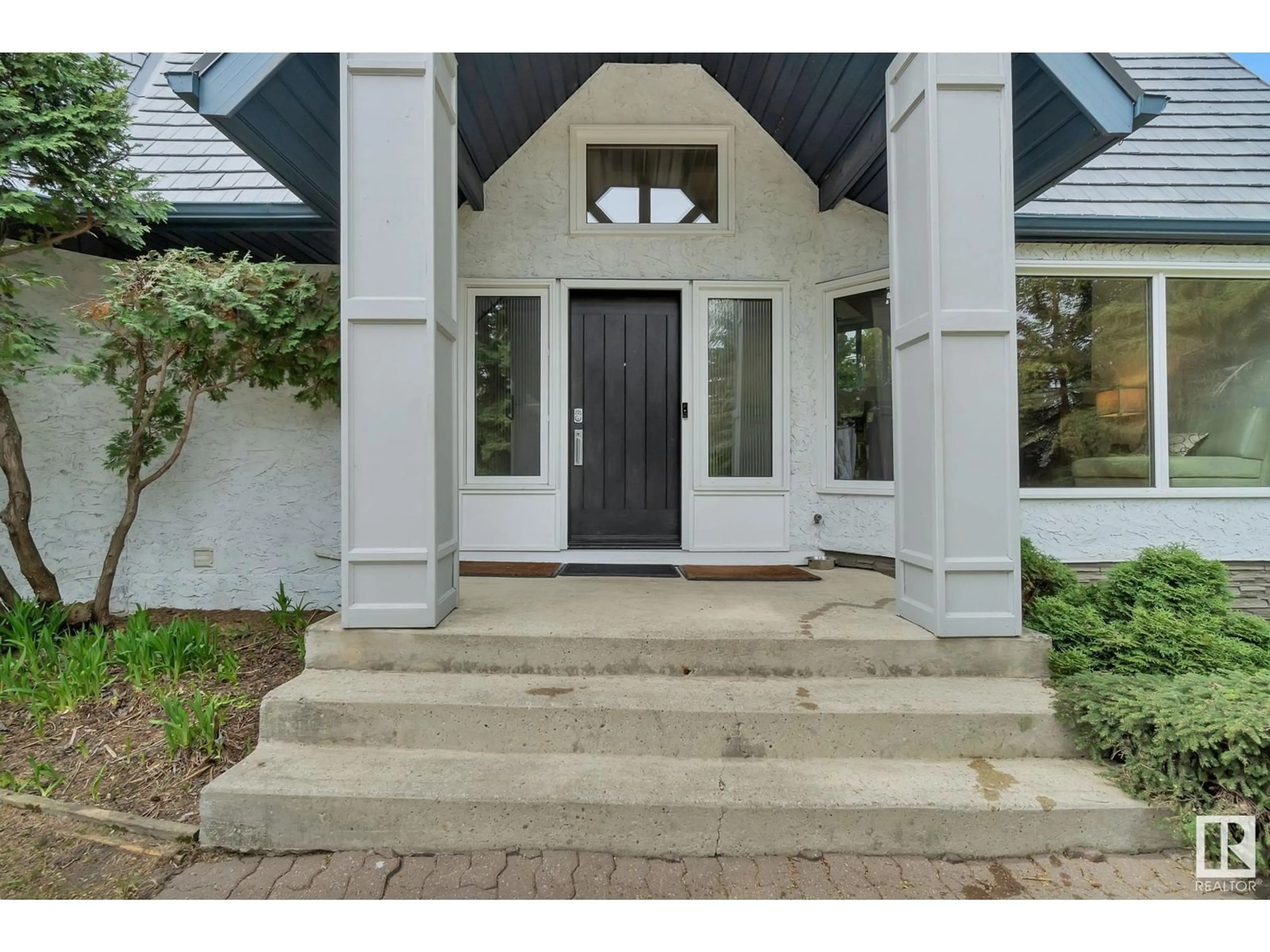 Indoor entryway for 201 GRANDISLE NW, Edmonton Alberta T6M2P1
