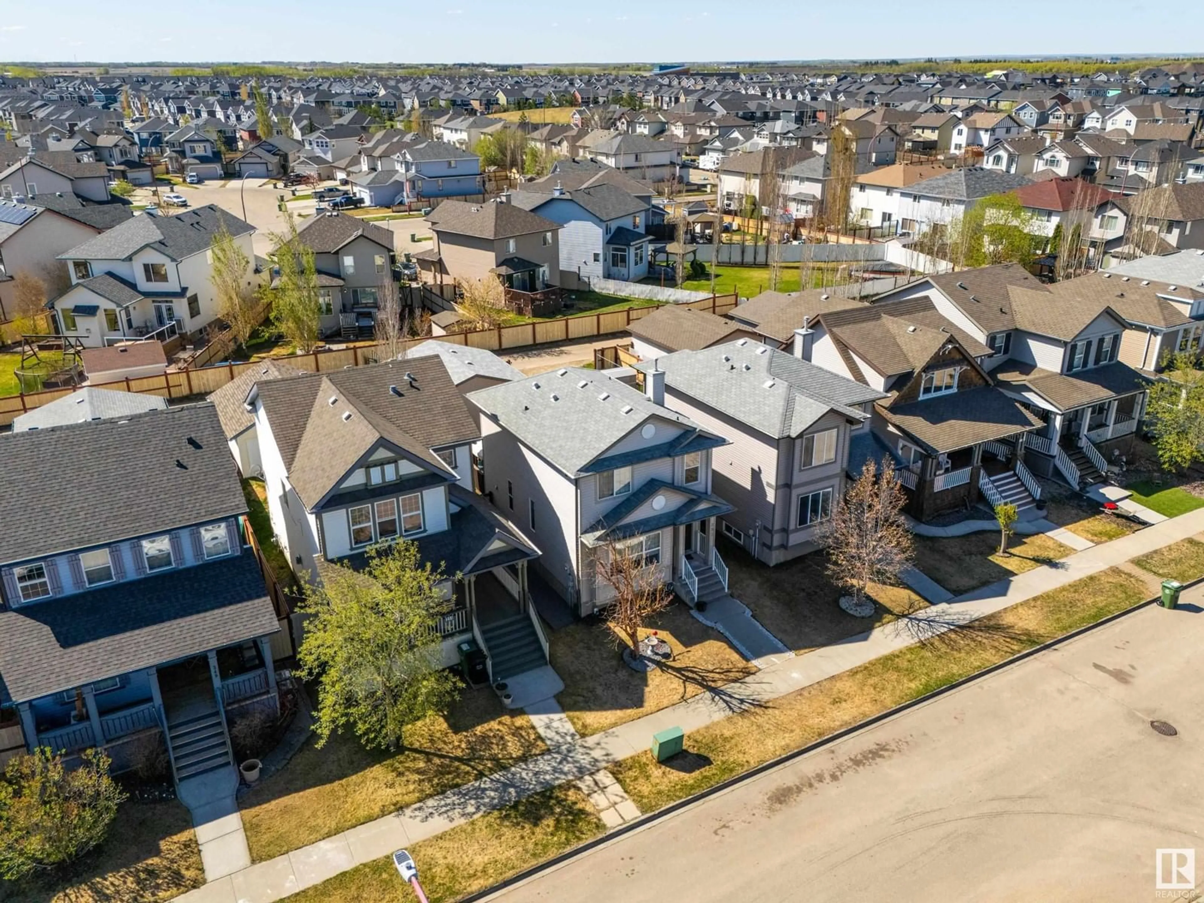 A pic from outside/outdoor area/front of a property/back of a property/a pic from drone, street for 253 SOUTHWICK WY, Leduc Alberta T9E0G1