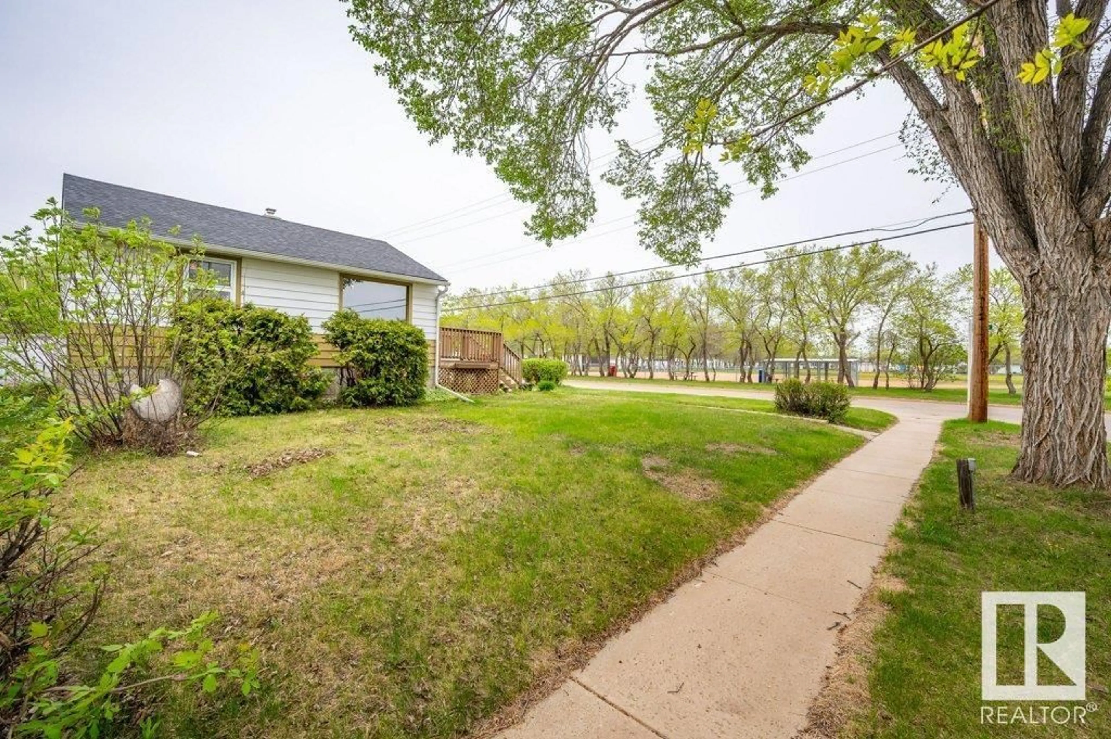Patio, street for 5148 52 ST, Redwater Alberta T0A2W0