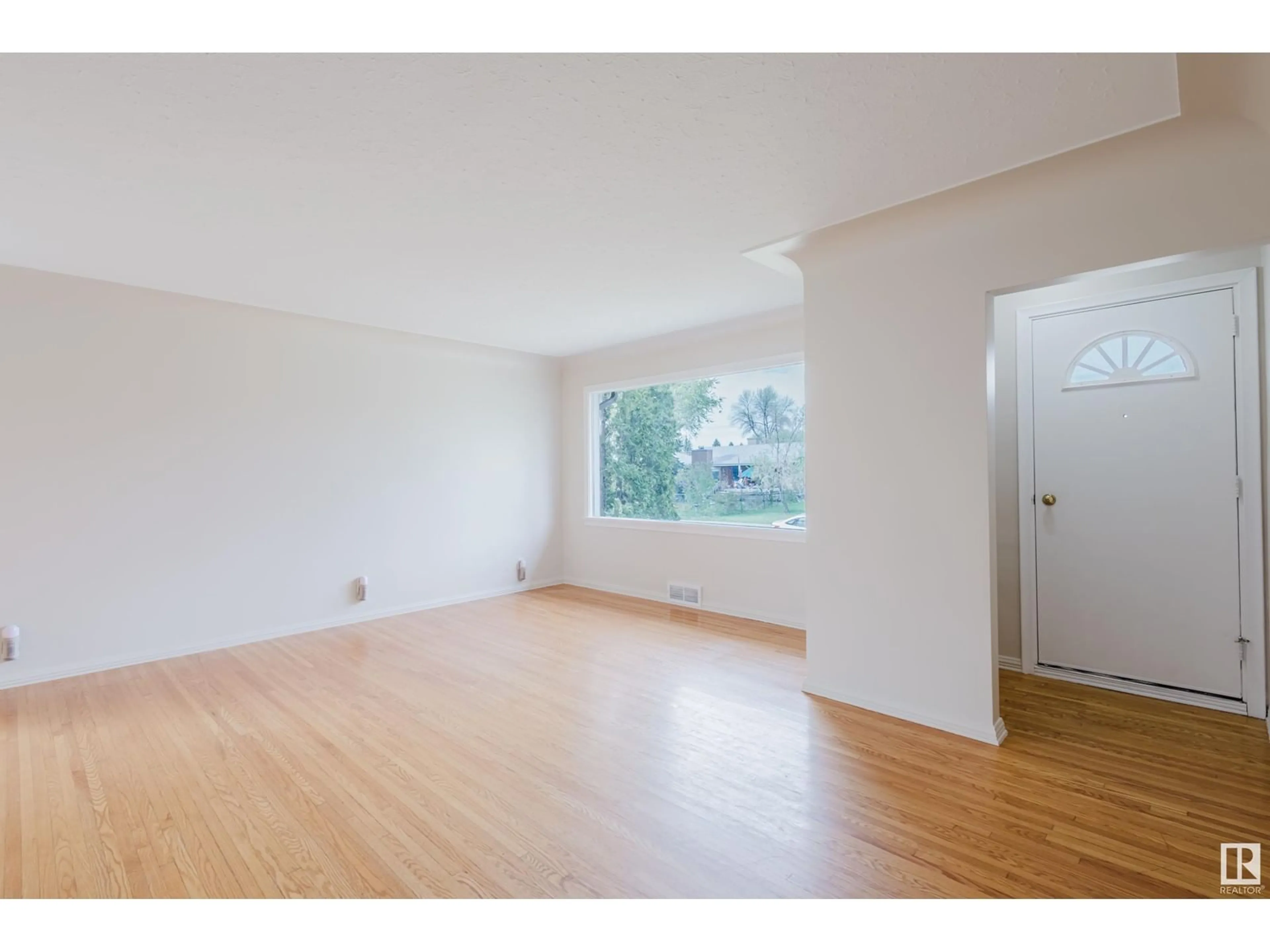 A pic of a room for 11611 111A AV NW, Edmonton Alberta T5G0G2