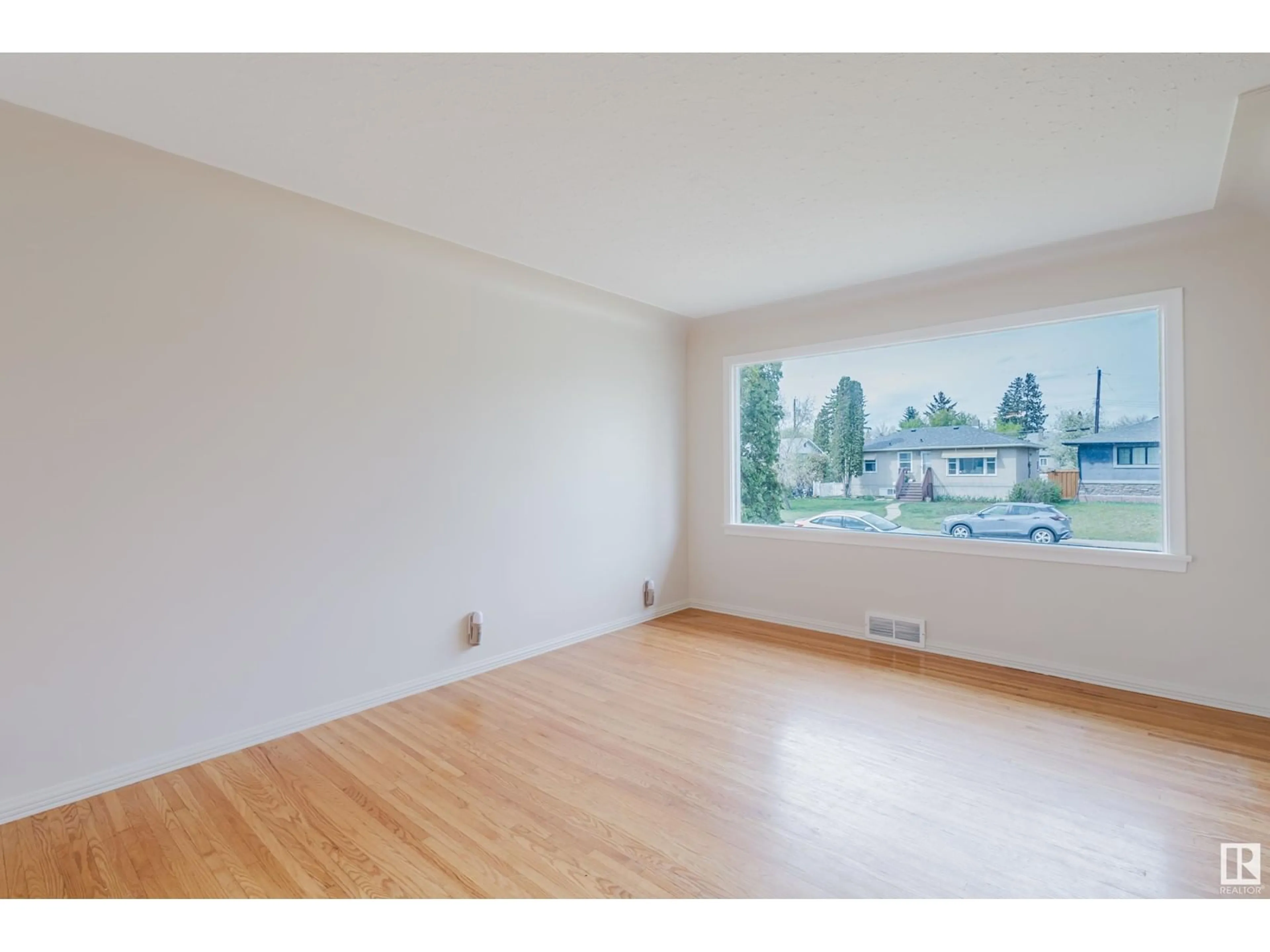 A pic of a room for 11611 111A AV NW, Edmonton Alberta T5G0G2