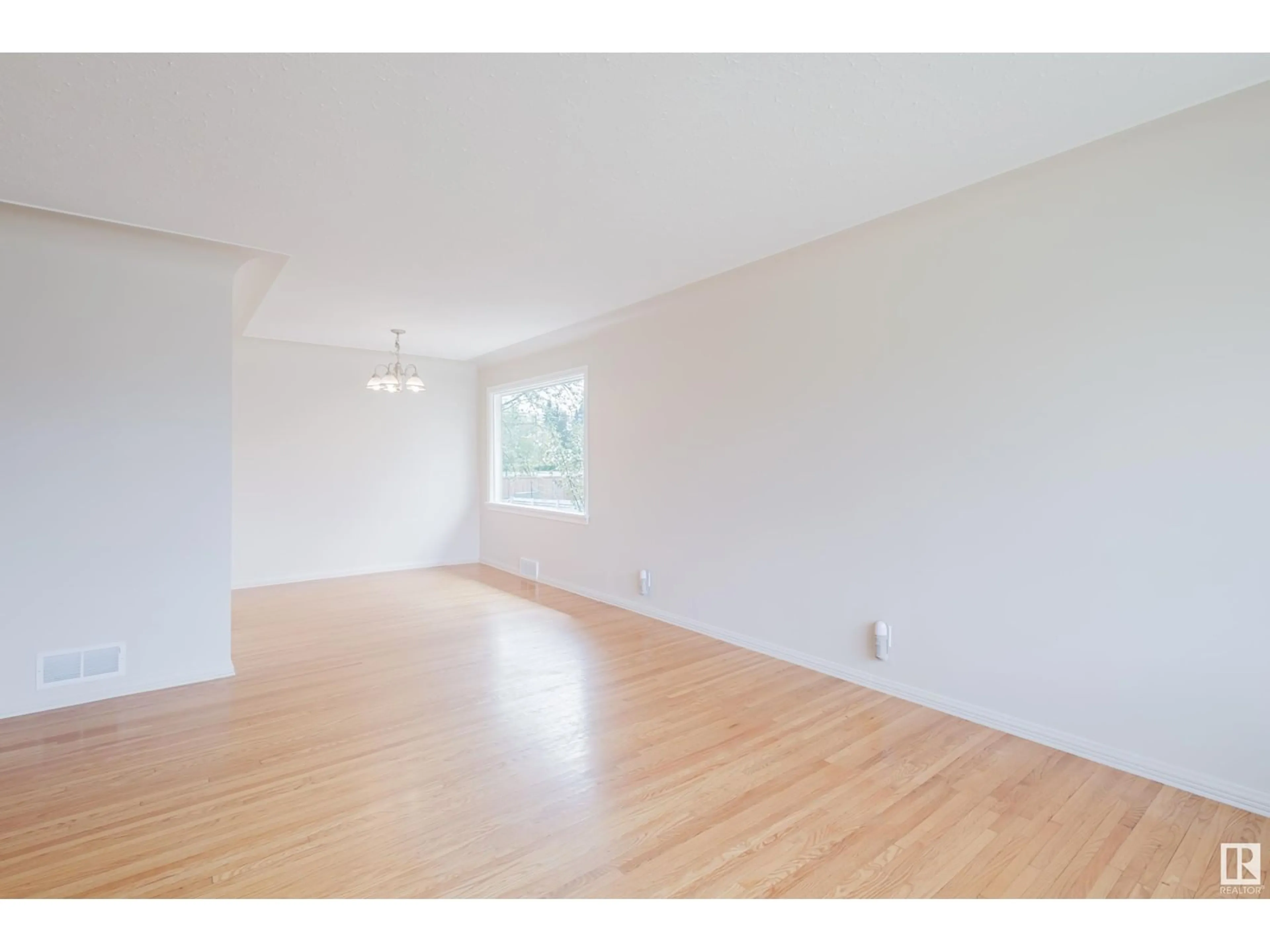 A pic of a room for 11611 111A AV NW, Edmonton Alberta T5G0G2