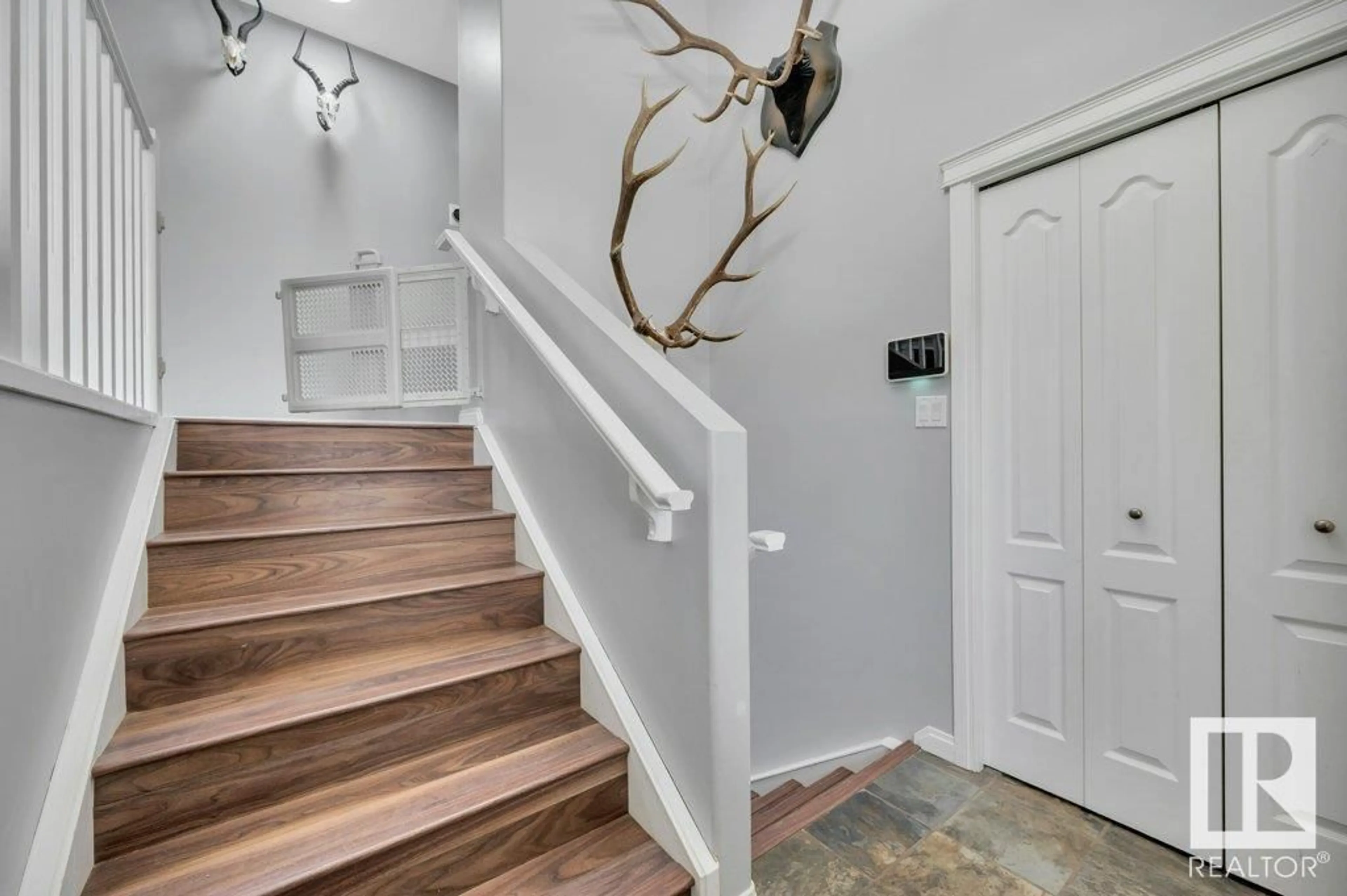 Indoor entryway for 6517 53 AV, Redwater Alberta T0A2W0