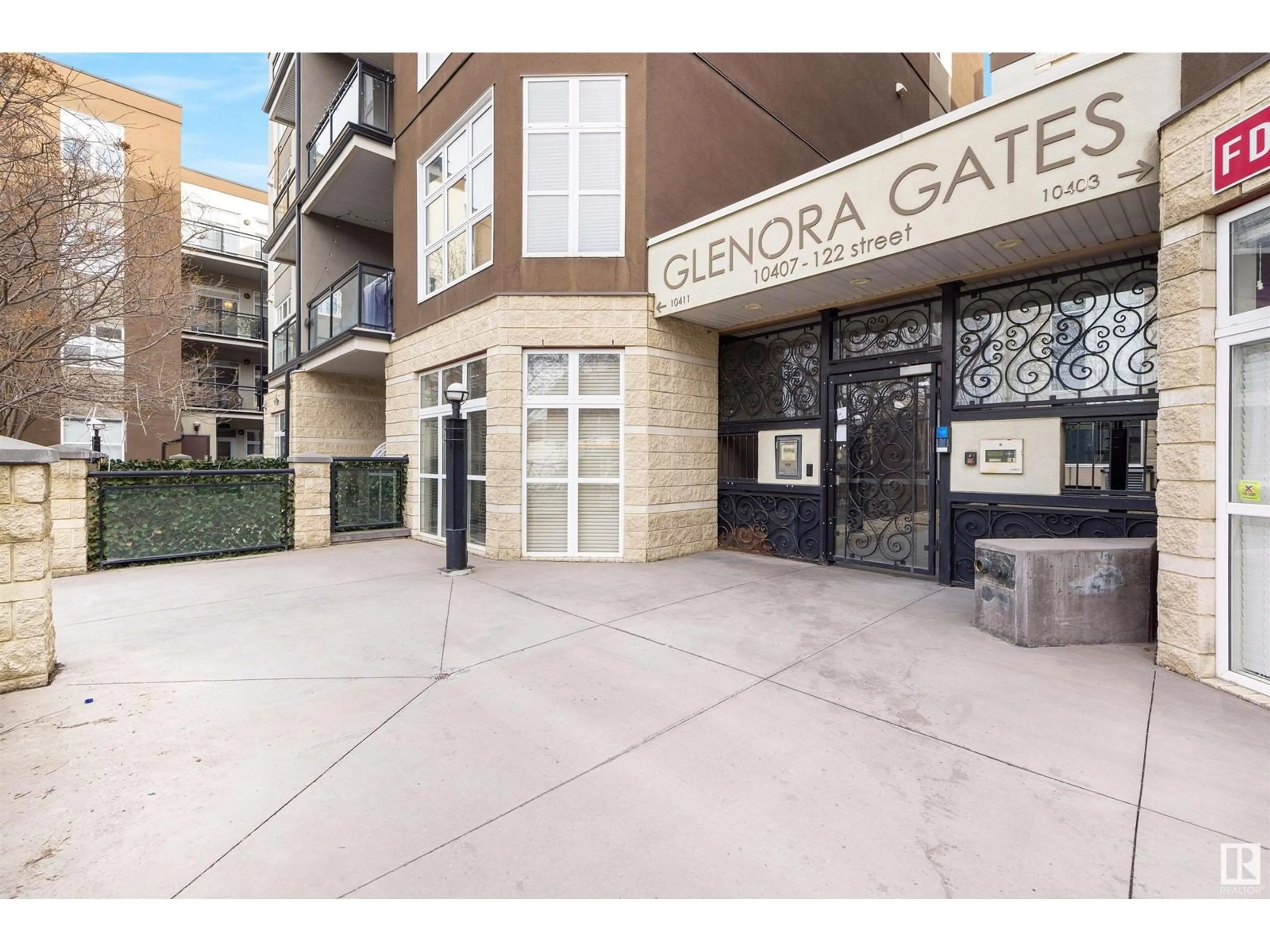 Indoor foyer for 129 - 10407 122 ST NW, Edmonton Alberta T5N4B8