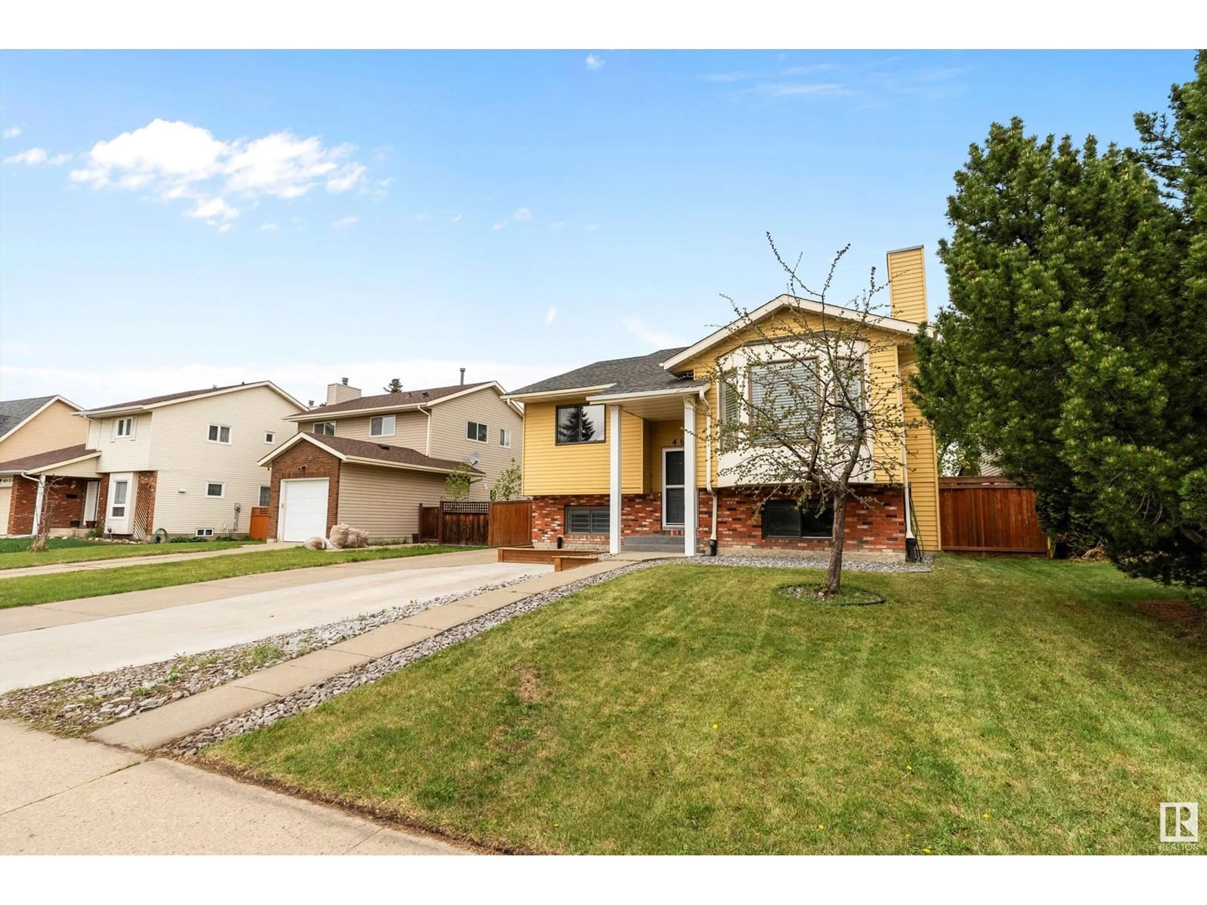 Home with vinyl exterior material, street for 4616 35 AV, Edmonton Alberta T6L3P9