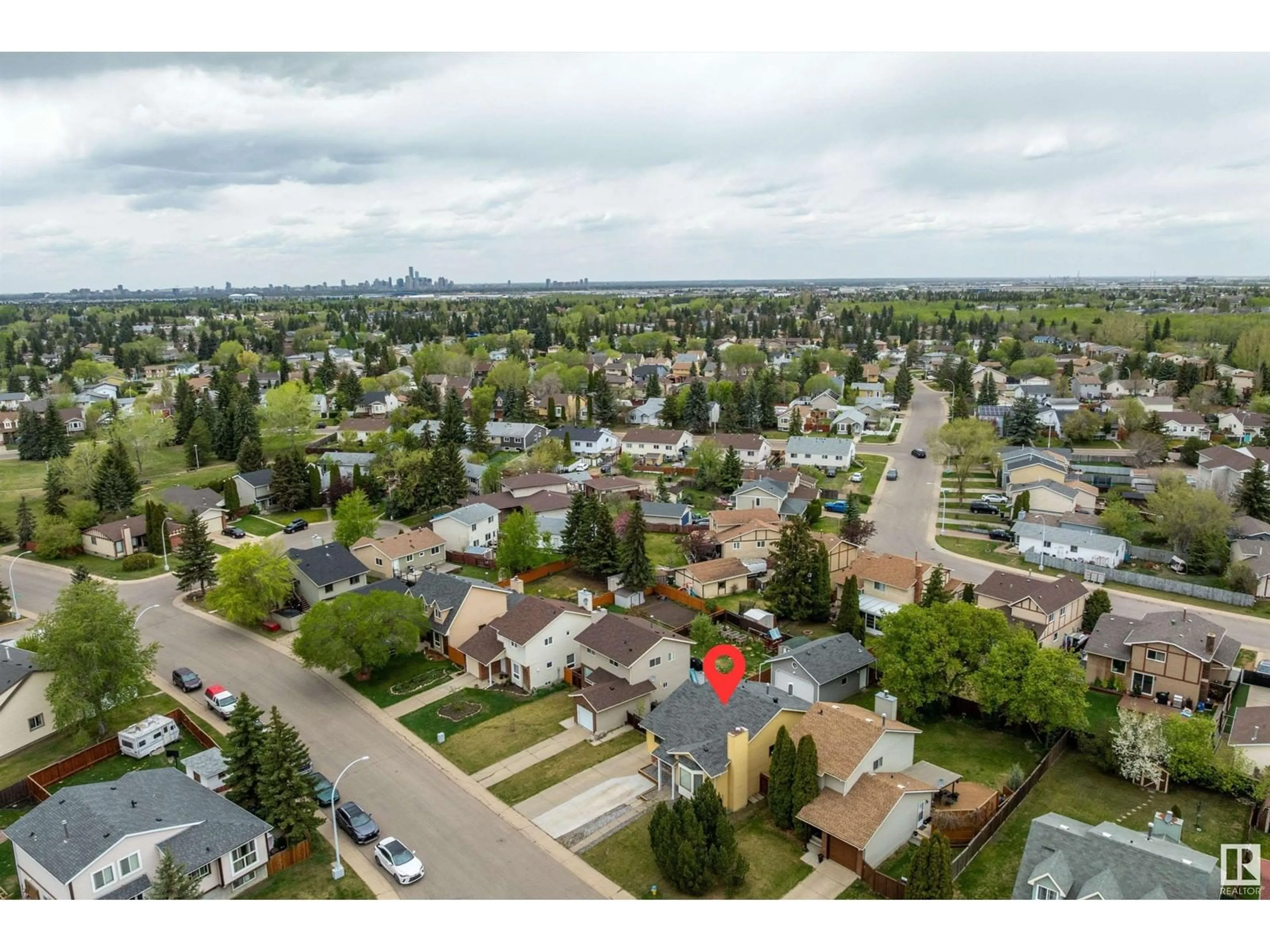 A pic from outside/outdoor area/front of a property/back of a property/a pic from drone, street for 4616 35 AV, Edmonton Alberta T6L3P9