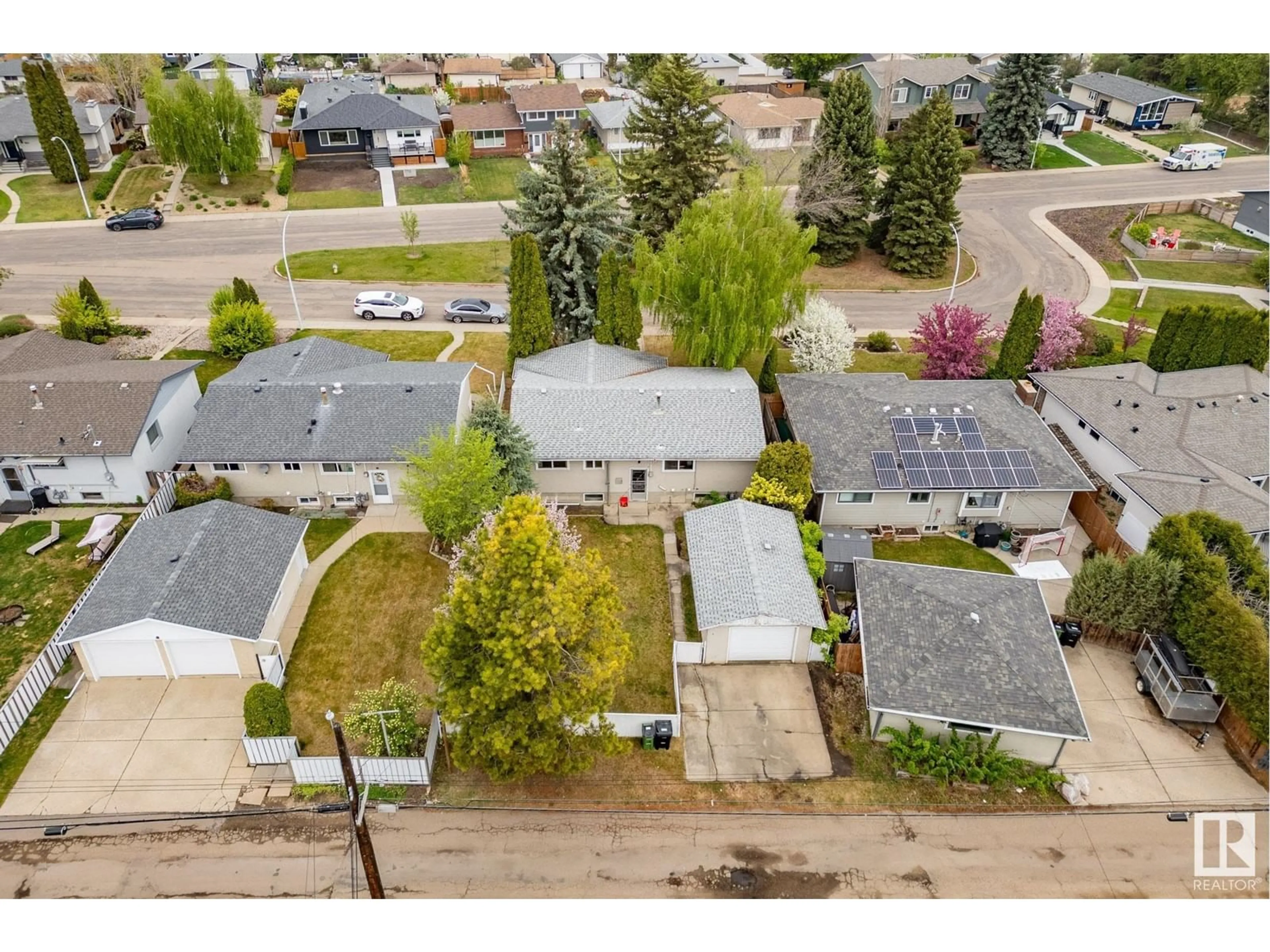 A pic from outside/outdoor area/front of a property/back of a property/a pic from drone, street for 7711 106A AV, Edmonton Alberta T6A1K5