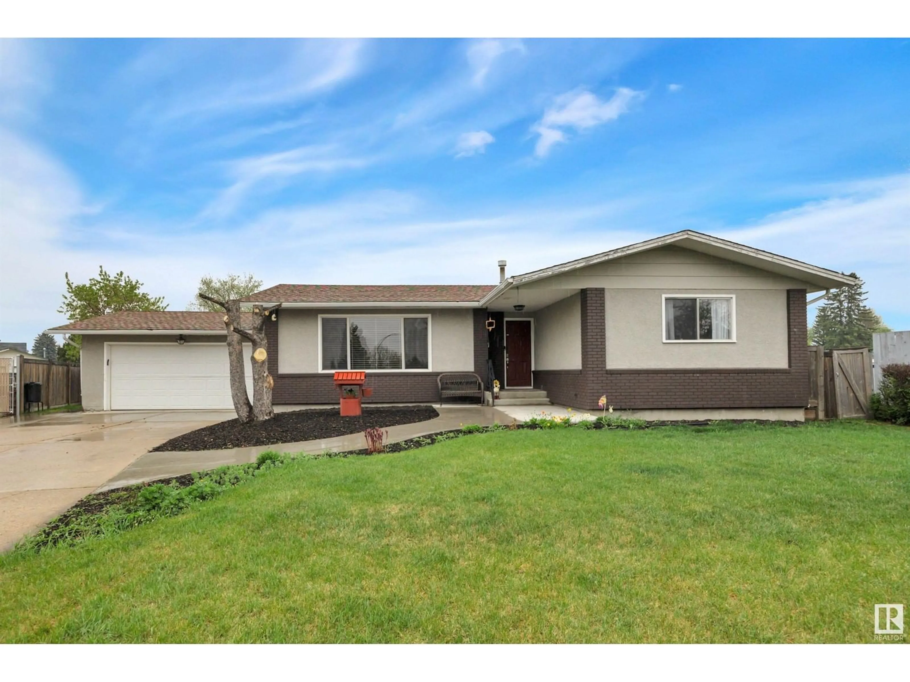 Home with vinyl exterior material, street for 127 EVERGREEN CR, Wetaskiwin Alberta T9A2C9