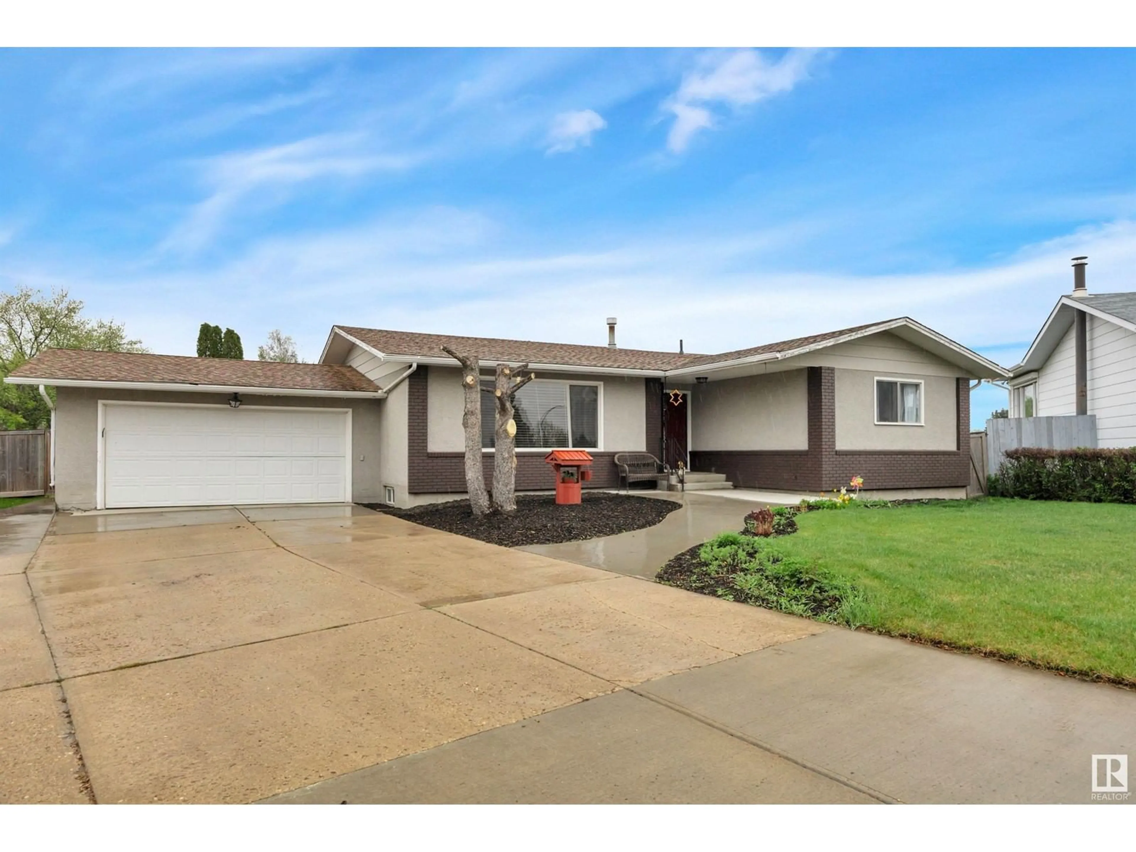 Home with vinyl exterior material, street for 127 EVERGREEN CR, Wetaskiwin Alberta T9A2C9
