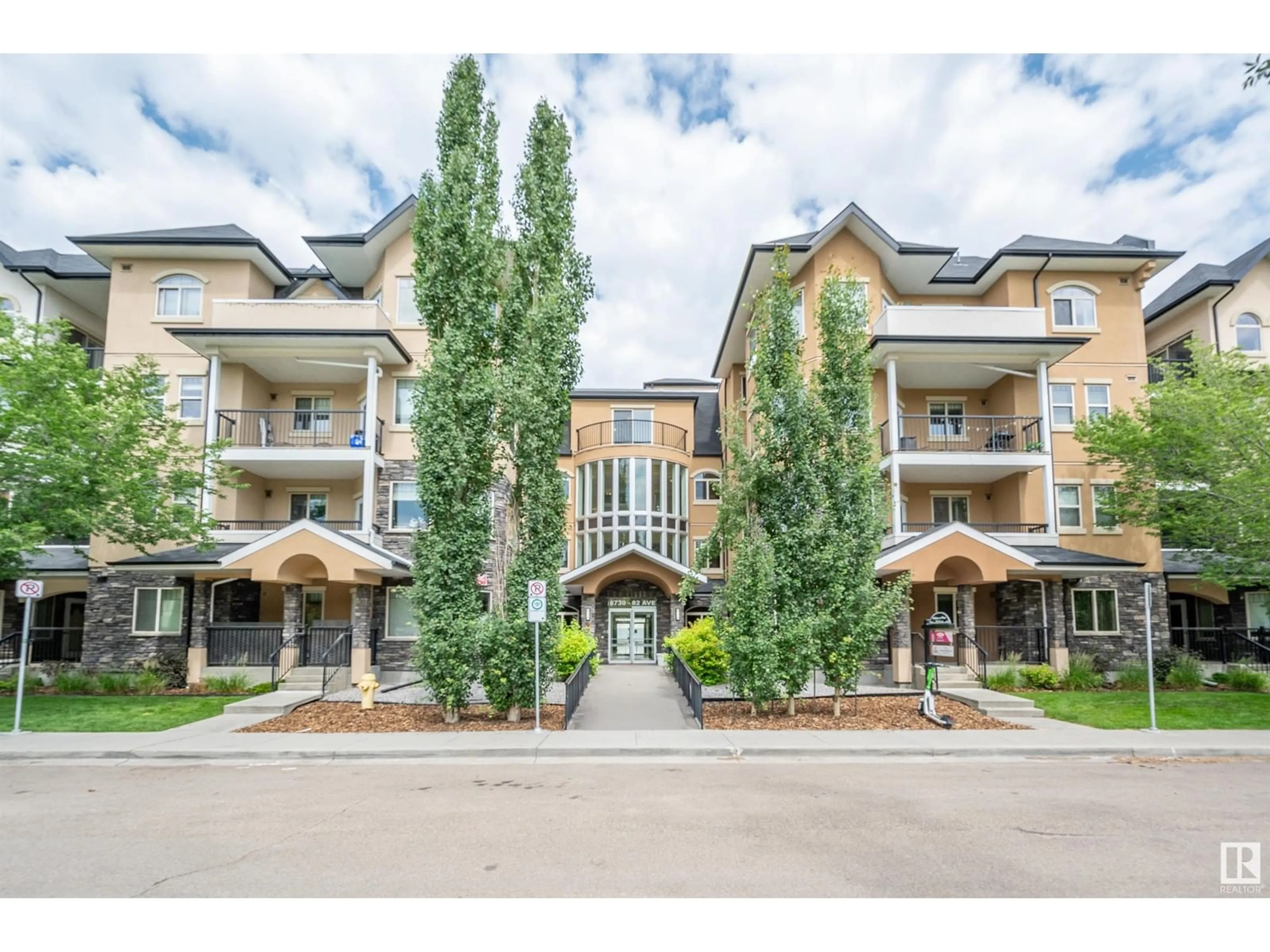 Patio, unknown for 301 - 8730 82 AV, Edmonton Alberta T6C0Z1