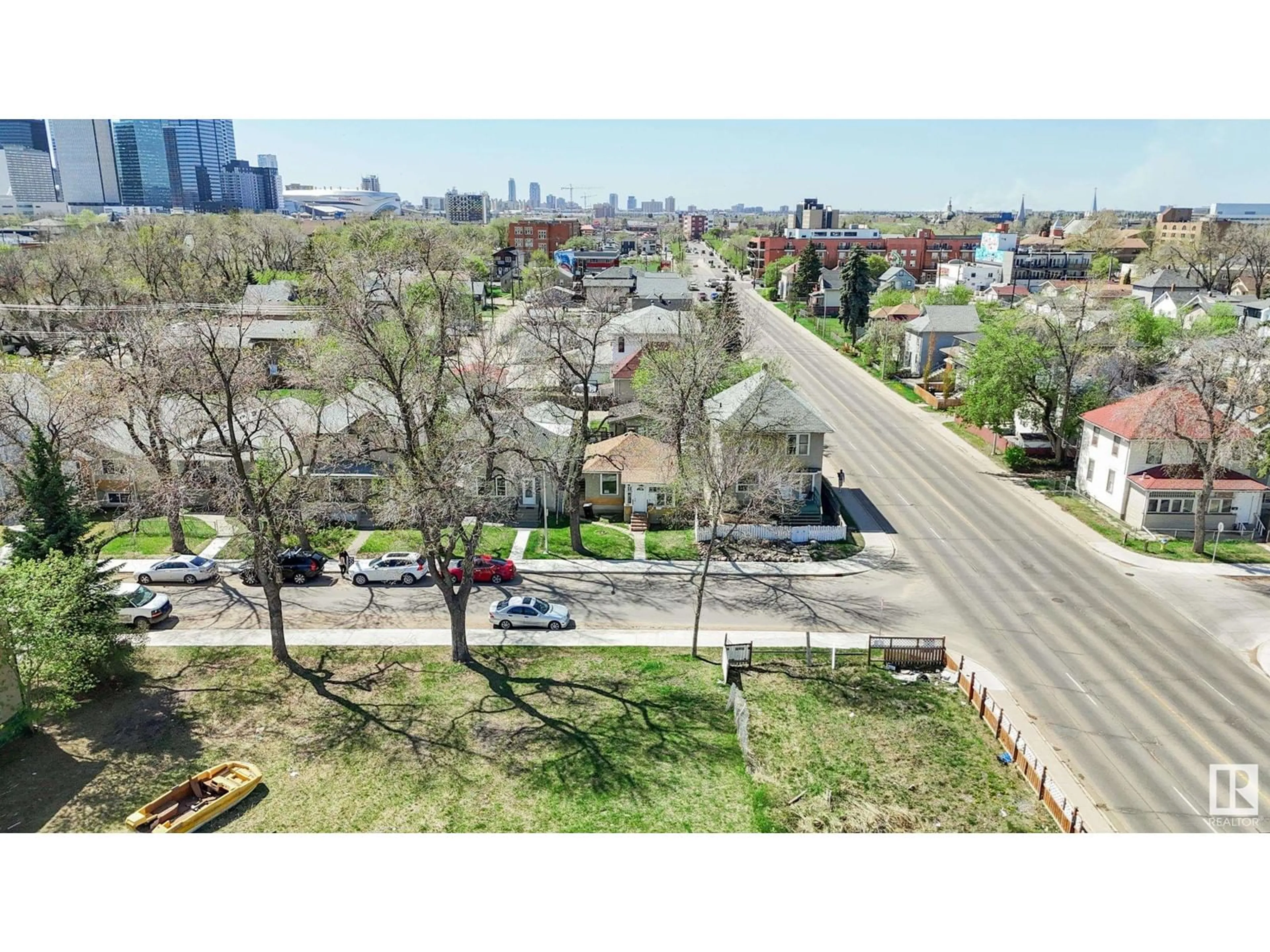 A pic from outside/outdoor area/front of a property/back of a property/a pic from drone, city buildings view from balcony for NW - 10730 93 ST, Edmonton Alberta T5H1Y3