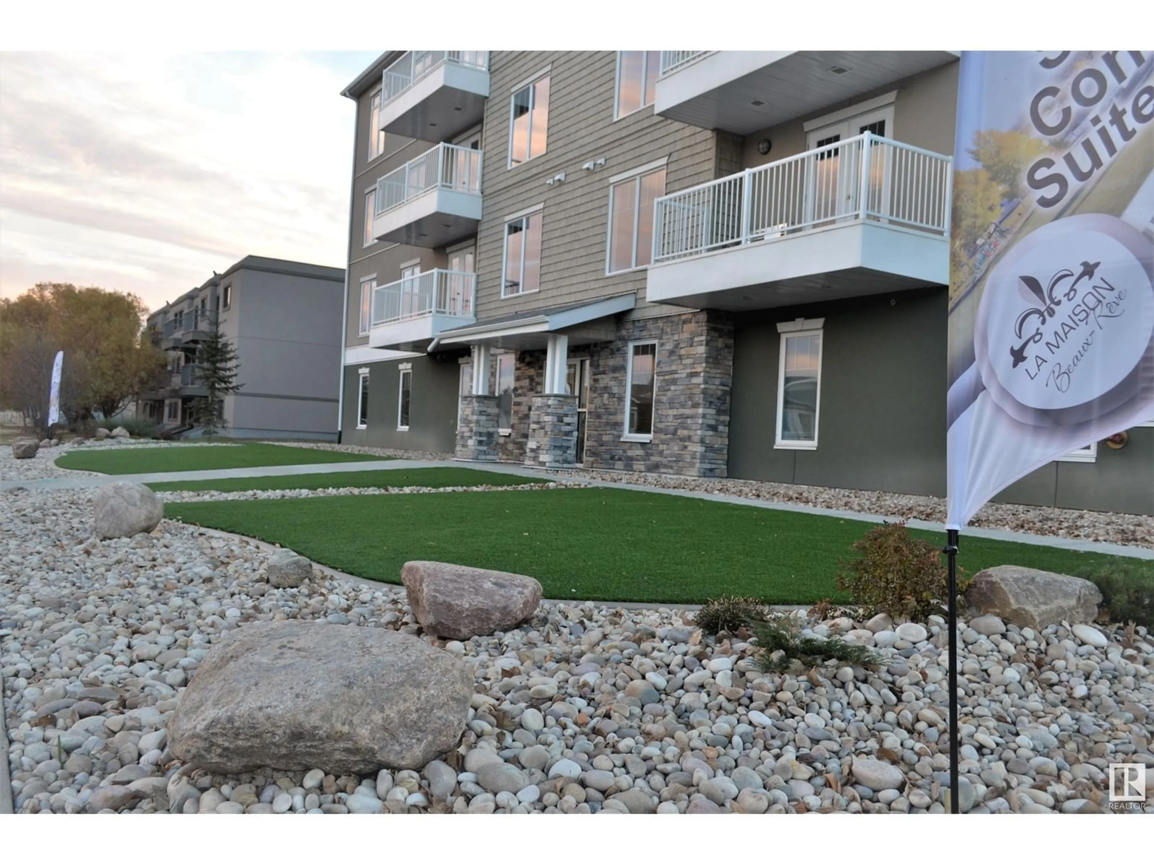Patio, mountain view for 202 - 4110 43 AV, Bonnyville Town Alberta T9N1S8