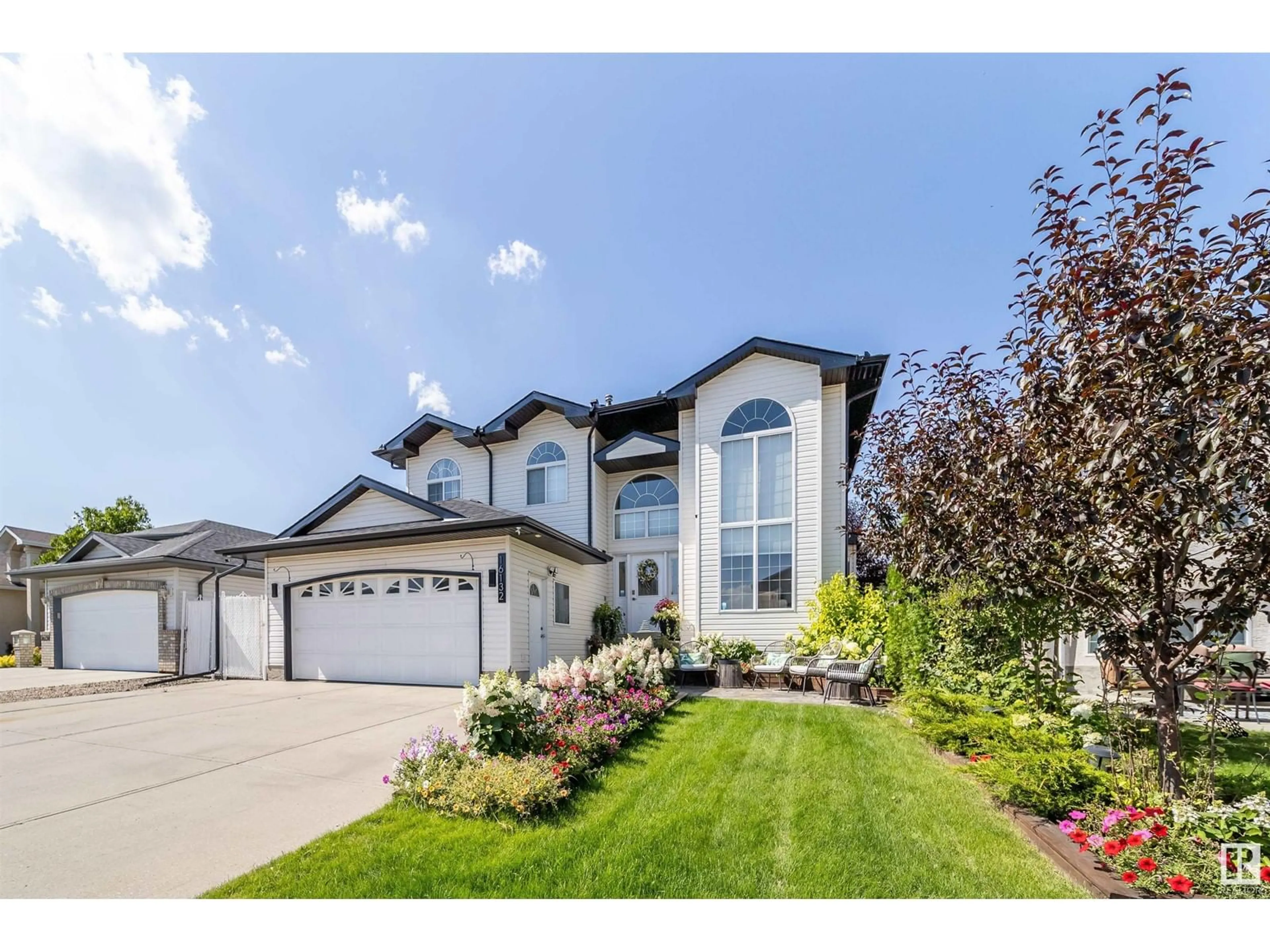 Home with vinyl exterior material, street for 16132 89 ST, Edmonton Alberta T5Z3M3