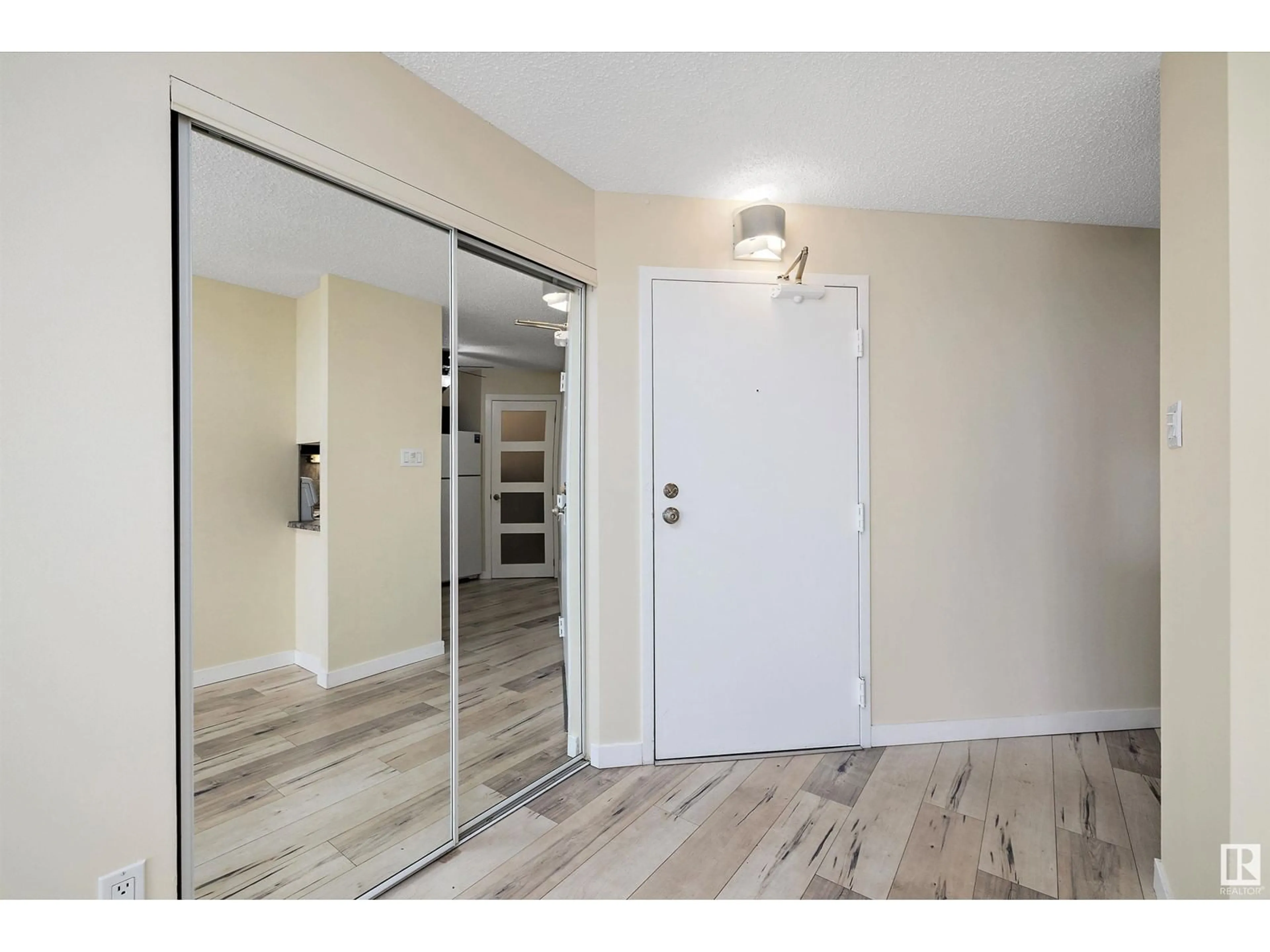 Indoor entryway for 1109 SASKATCHEWAN DR, Edmonton Alberta T6E6B6