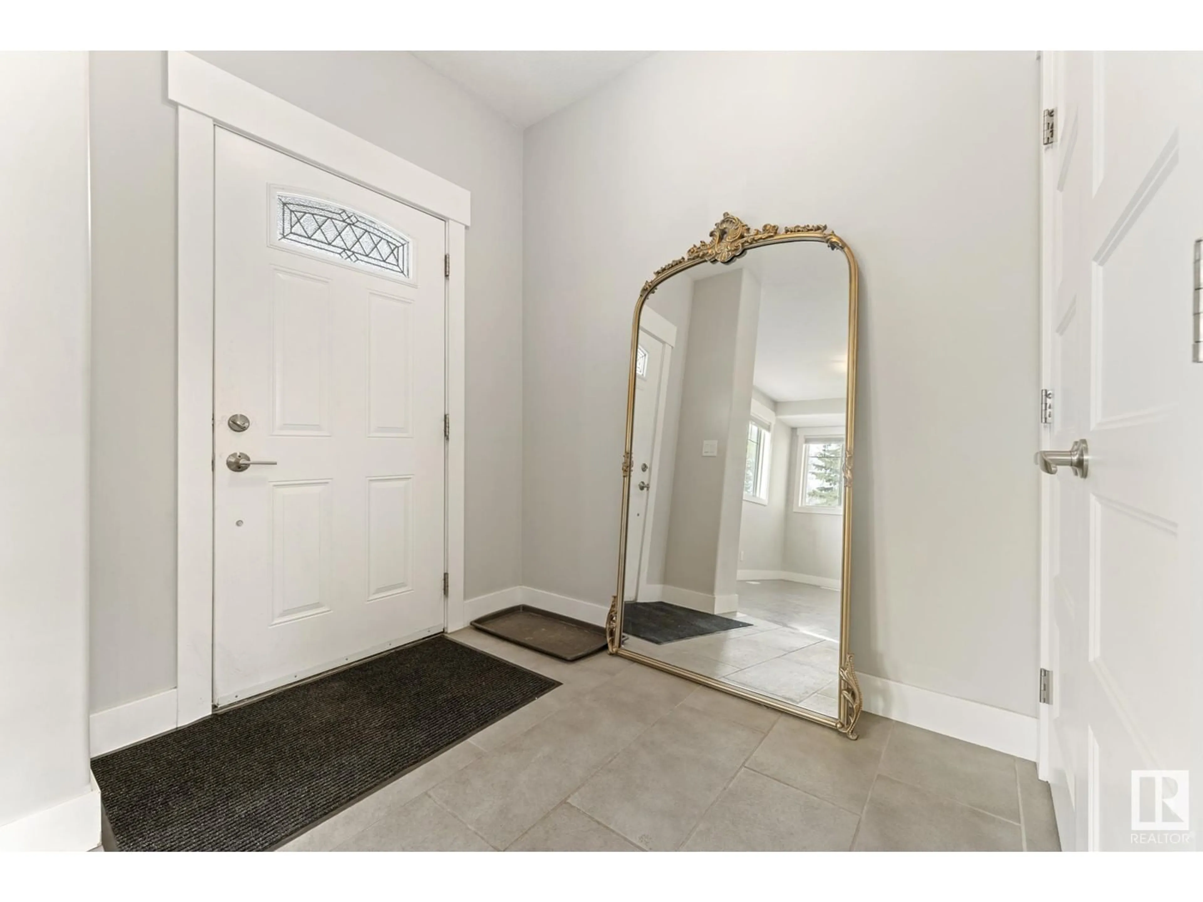 Indoor entryway for 12837 112 AV, Edmonton Alberta T5M0Y6