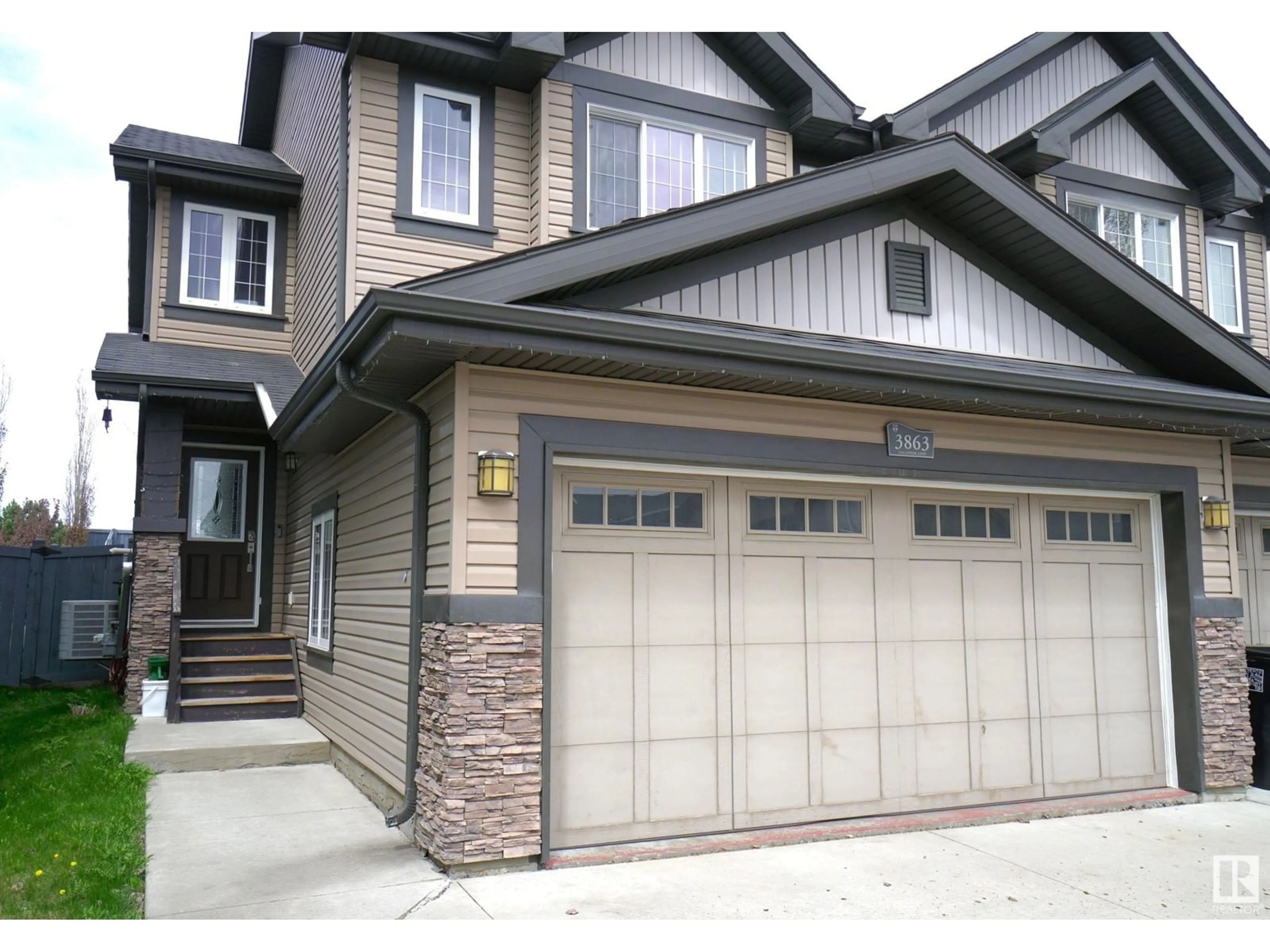 Home with vinyl exterior material, street for NW - 3863 GALLINGER LO, Edmonton Alberta T5T4G7