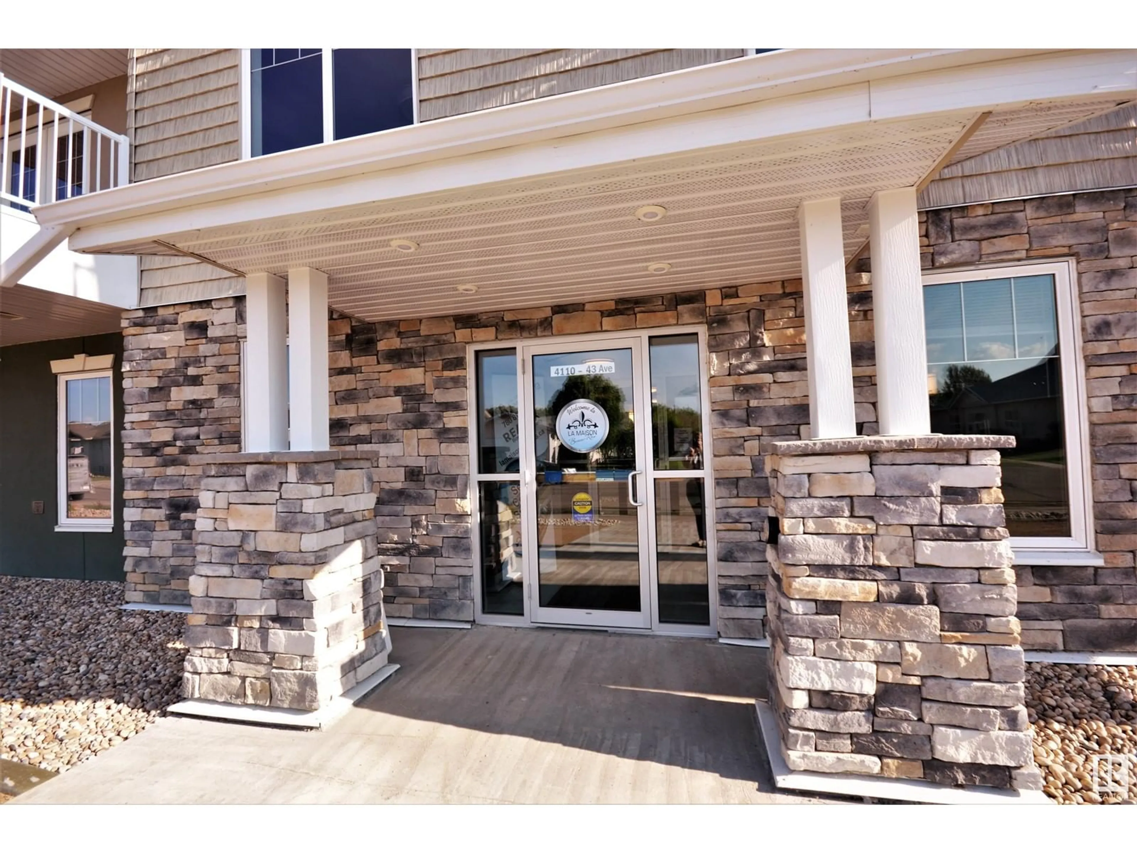 Indoor entryway for 105 - 4110 43 AV, Bonnyville Town Alberta T9N1S8