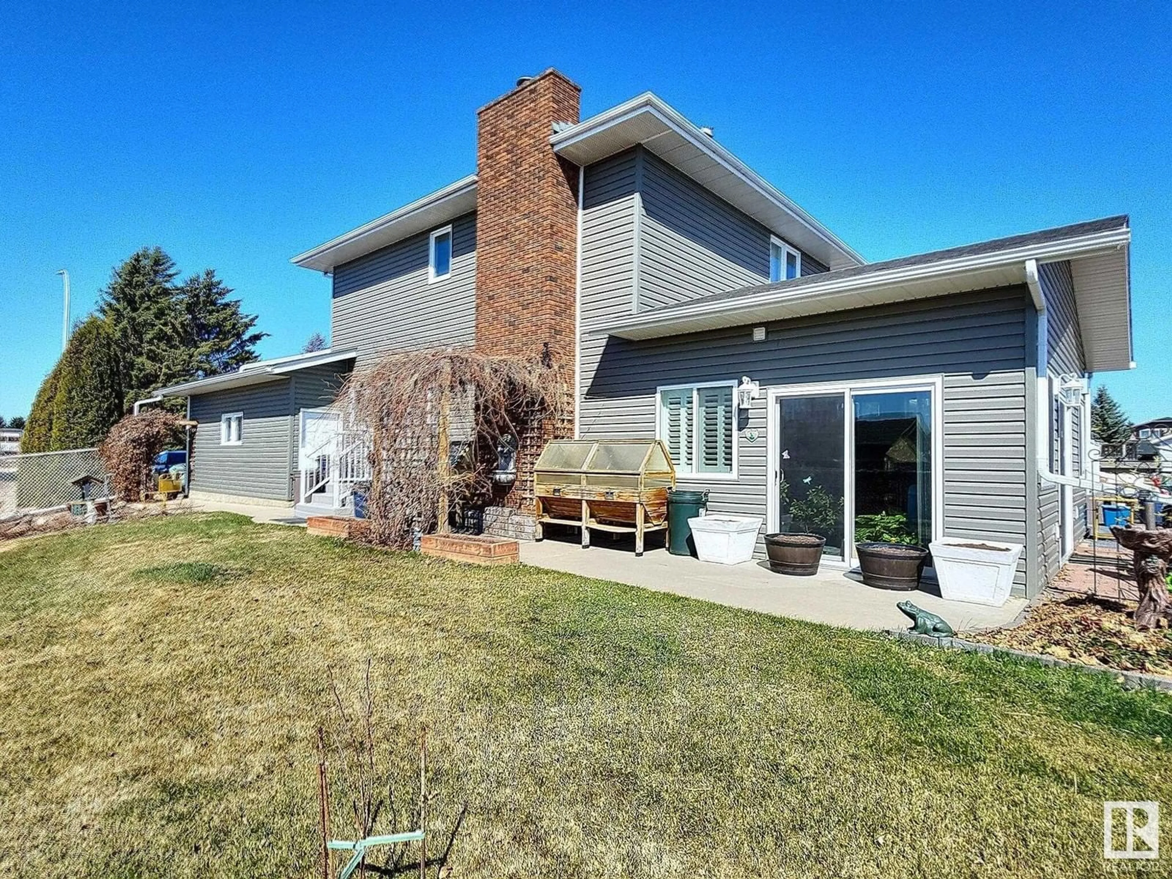 Home with brick exterior material, unknown for 4413 45 ST, St. Paul Town Alberta T0A3A3